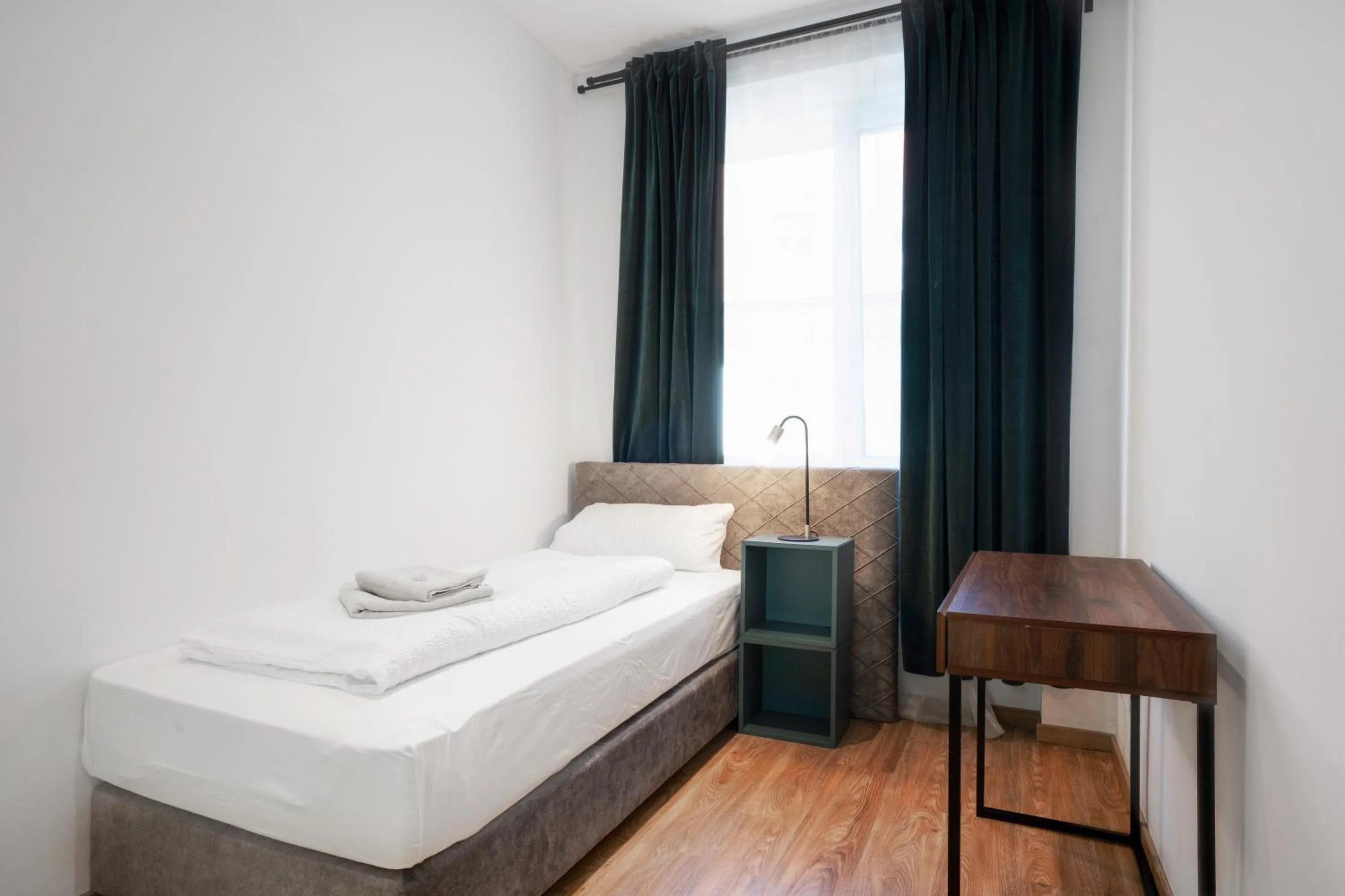 Bed in easy-flat Hauptplatz - City Center Apartments with a Kitchen