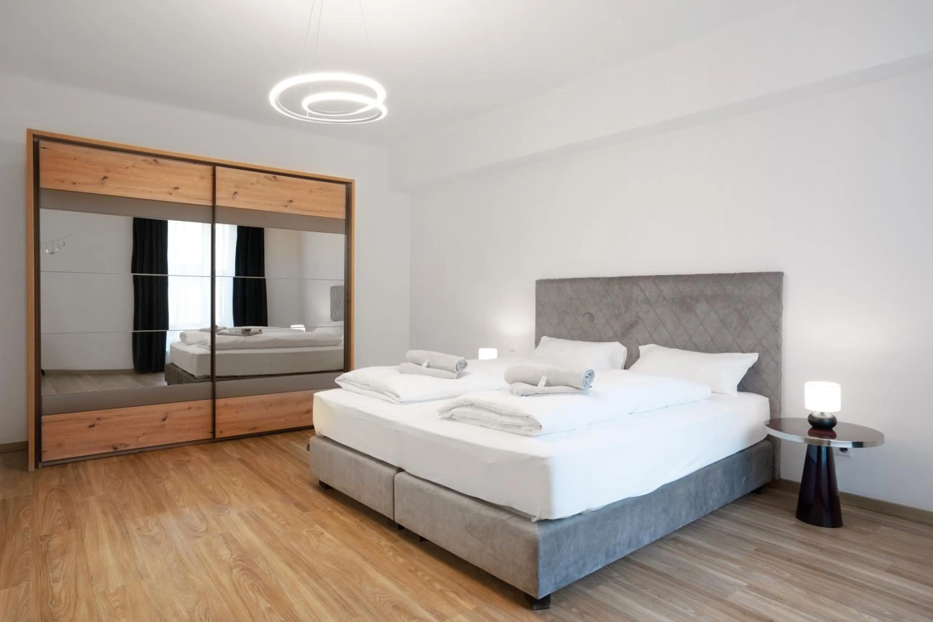 Bed in easy-flat Hauptplatz - City Center Apartments with a Kitchen