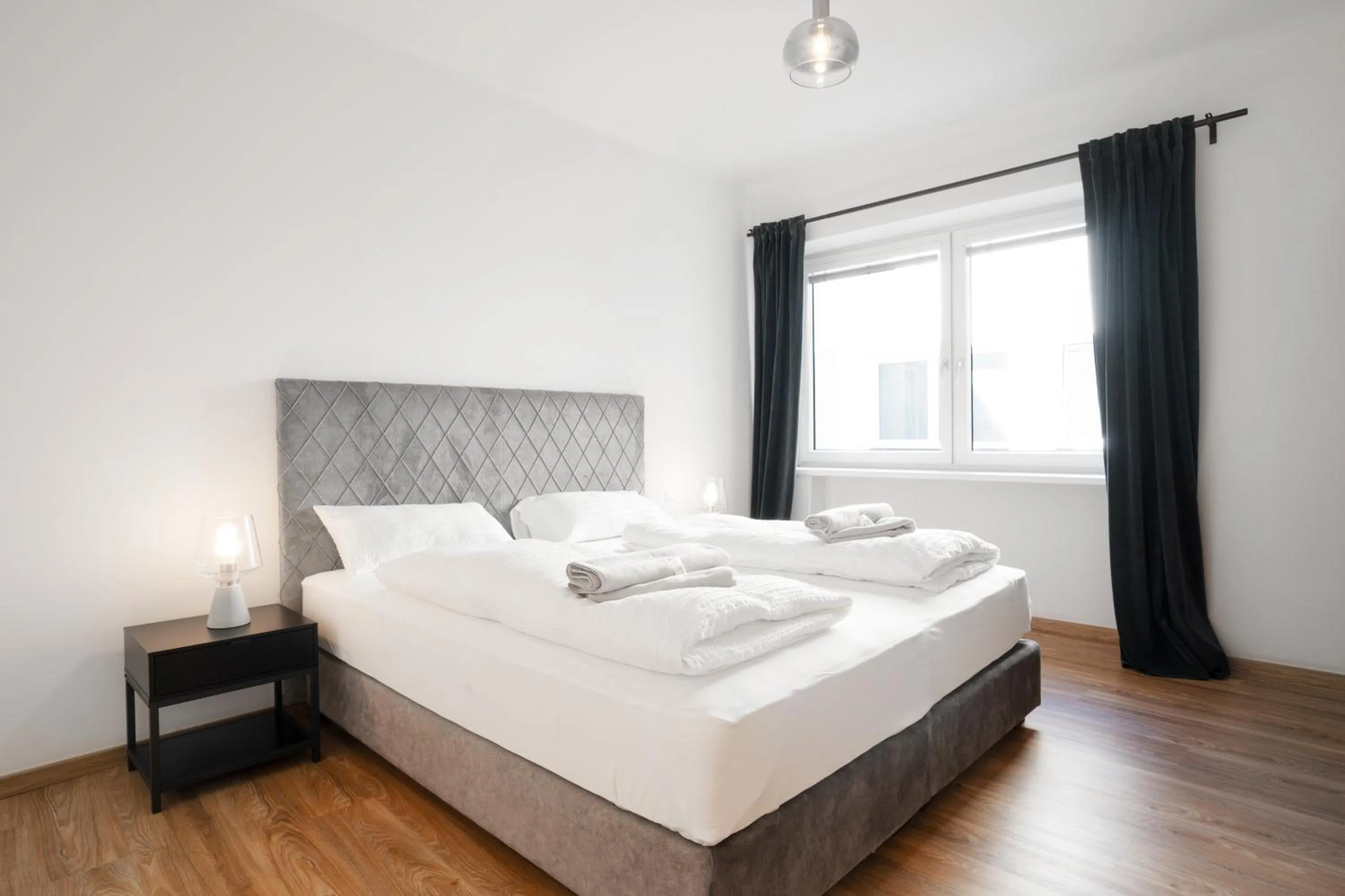 Bed in easy-flat Hauptplatz - City Center Apartments with a Kitchen
