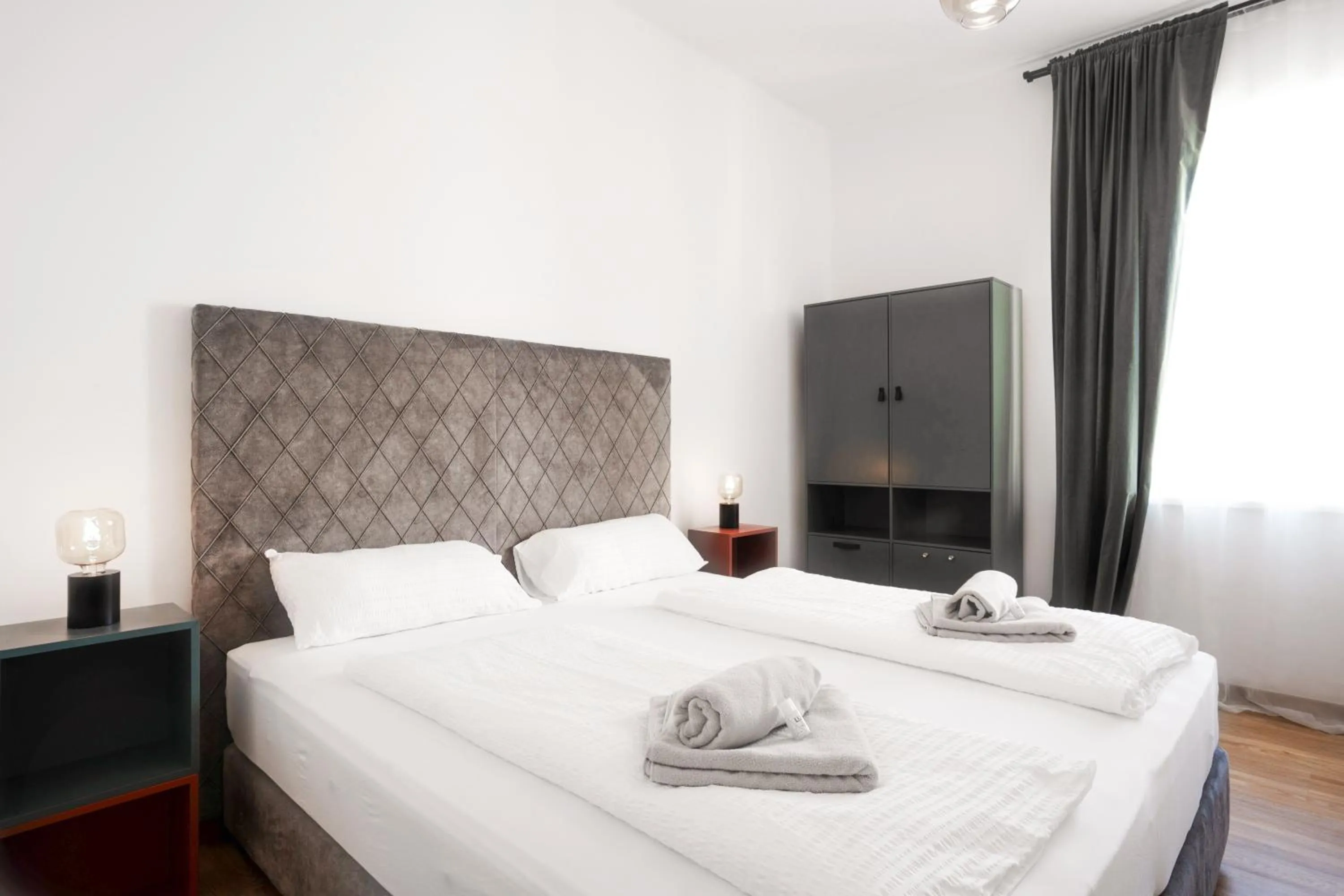 Bed in easy-flat Hauptplatz - City Center Apartments with a Kitchen