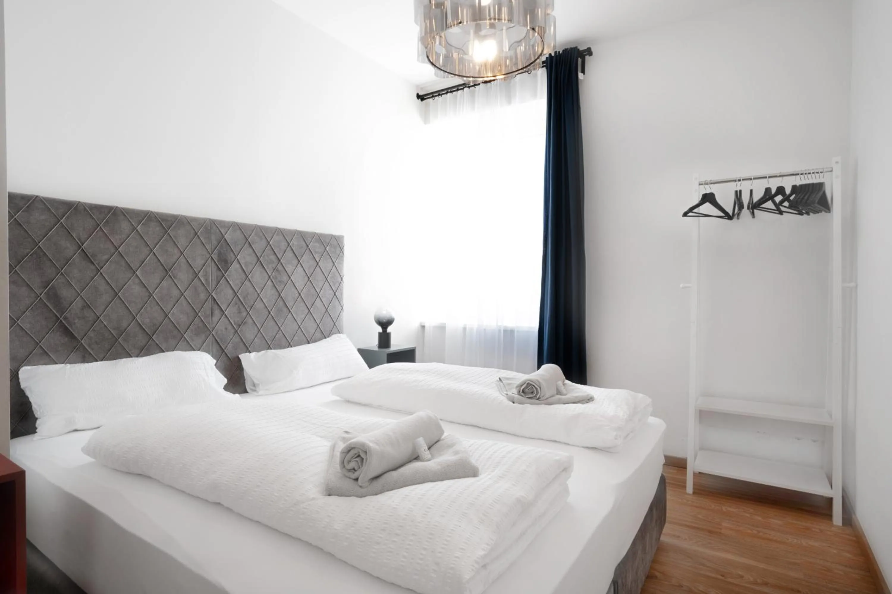 Bed in easy-flat Hauptplatz - City Center Apartments with a Kitchen