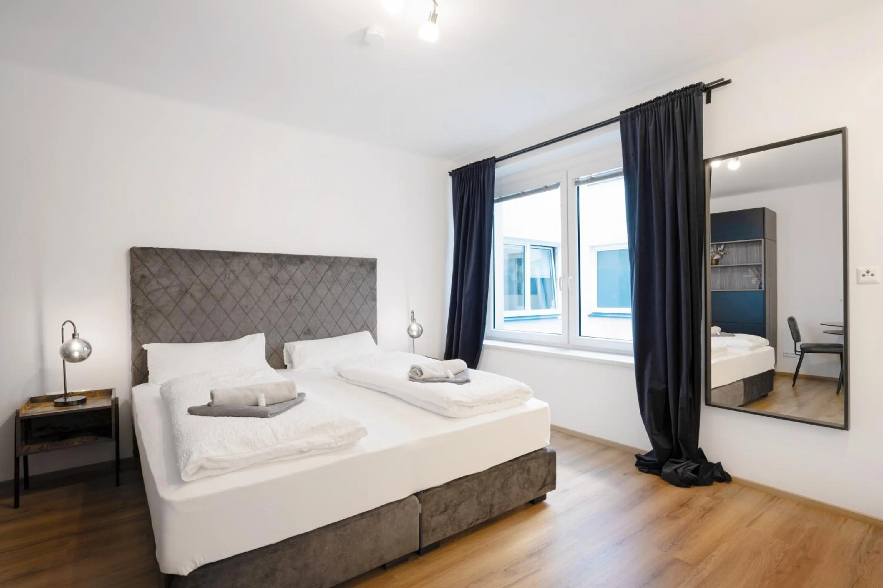 Bed in easy-flat Hauptplatz - City Center Apartments with a Kitchen
