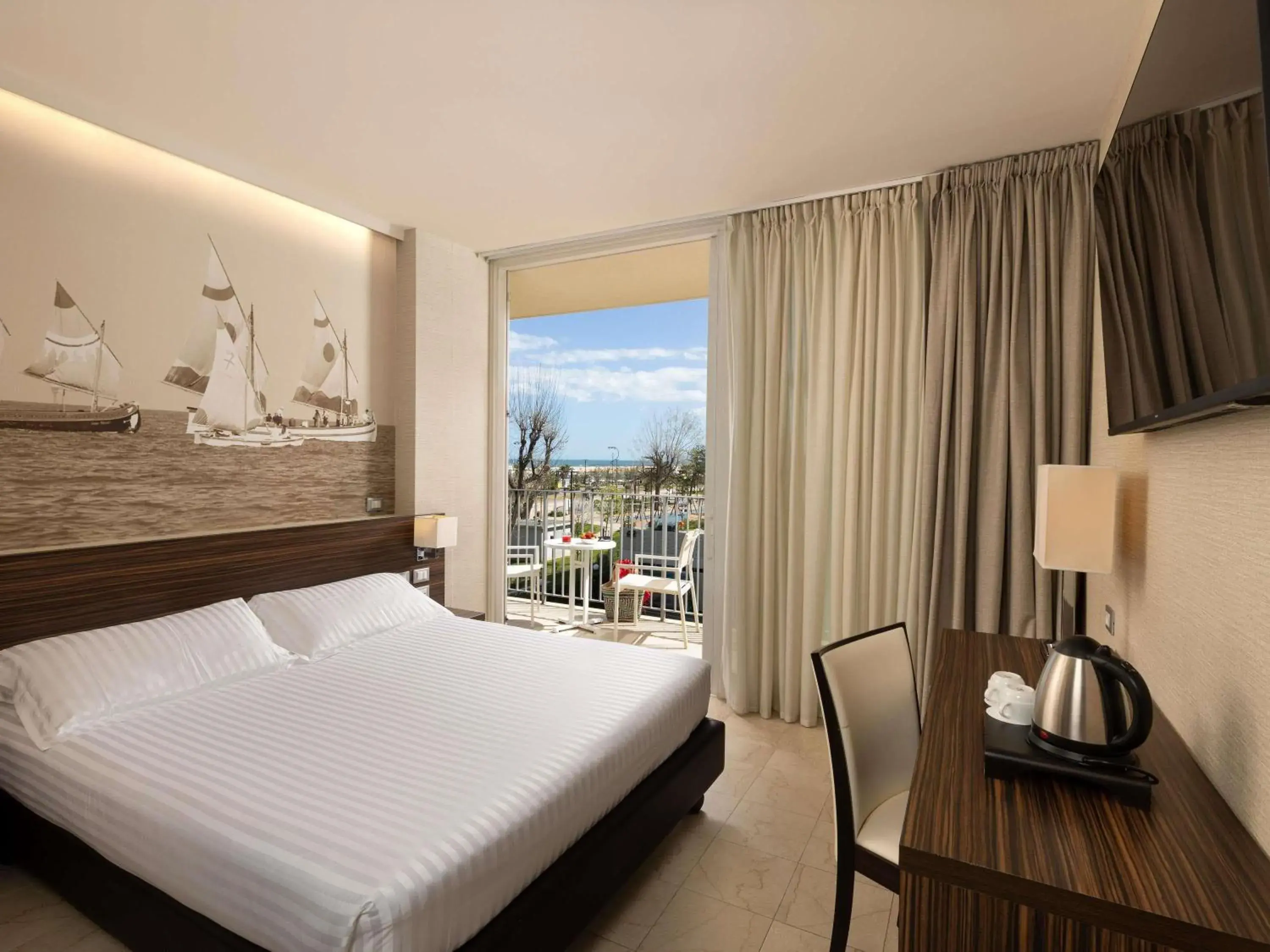 Classic Double Room with Terrace in Mercure Rimini Lungomare Classic Double Room with Terrace in Mercure Rimini Lungomare