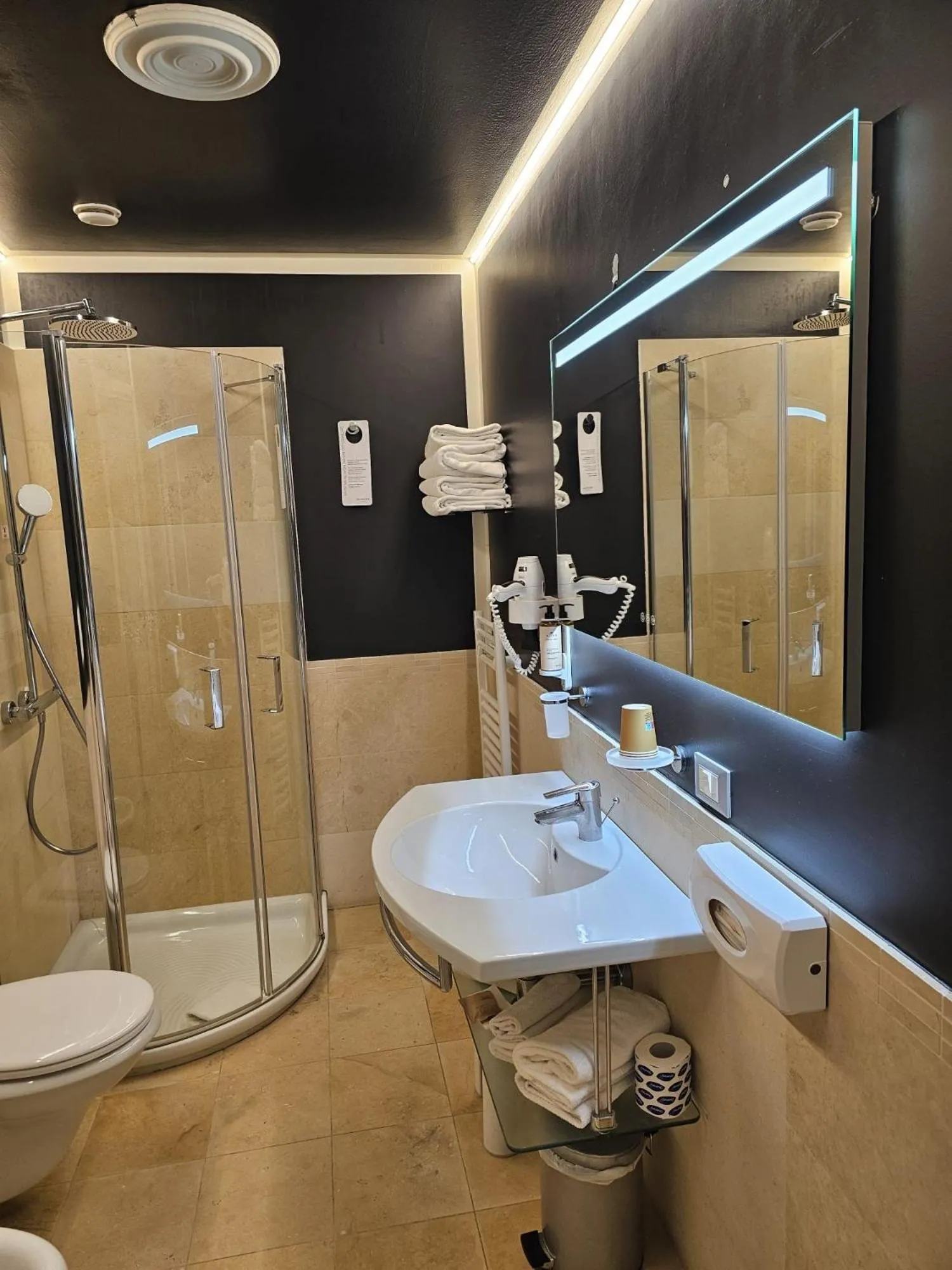 Bathroom in Mercure Rimini Lungomare