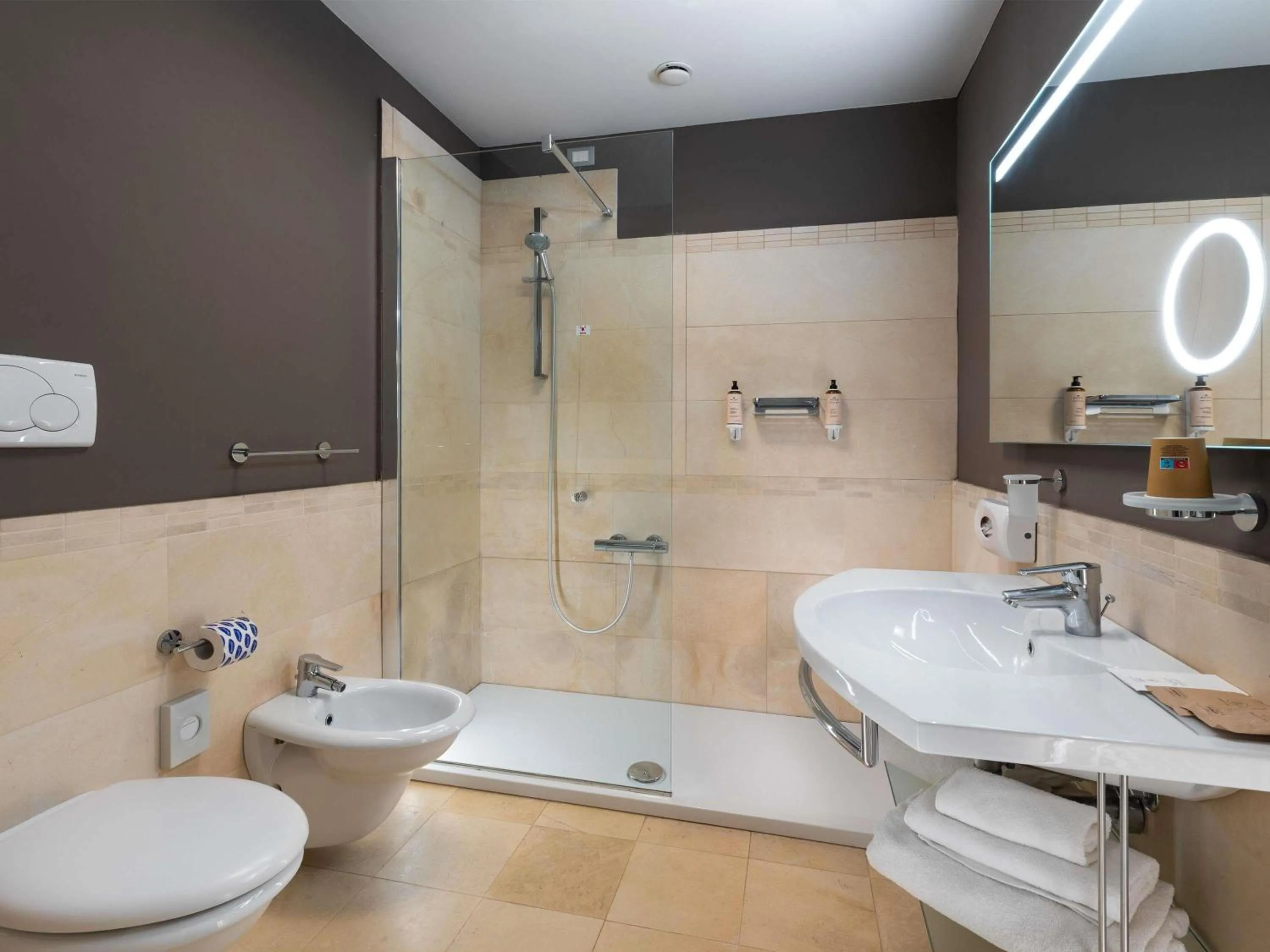 Bedroom in Mercure Rimini Lungomare