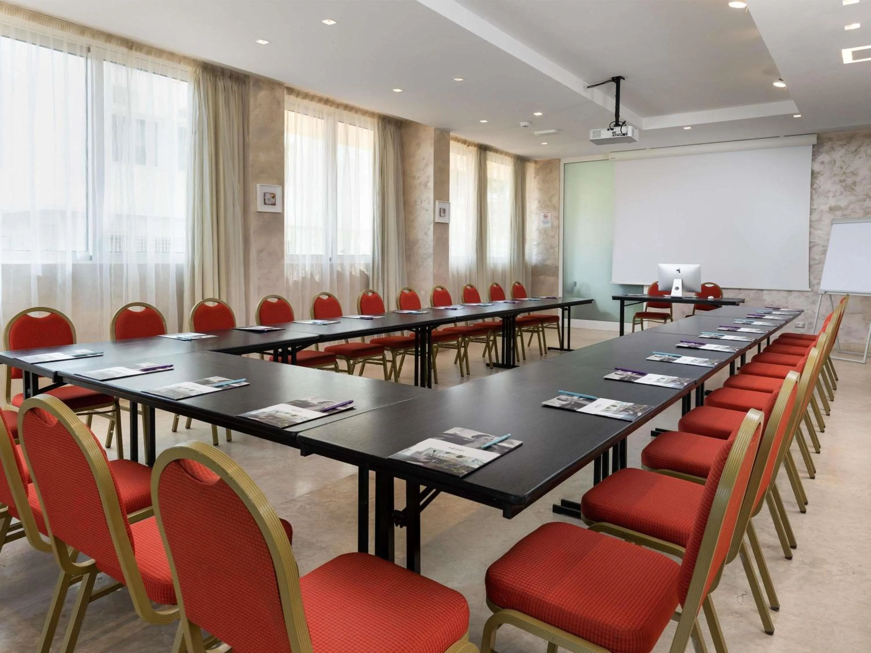 Meeting/conference room in Mercure Rimini Lungomare