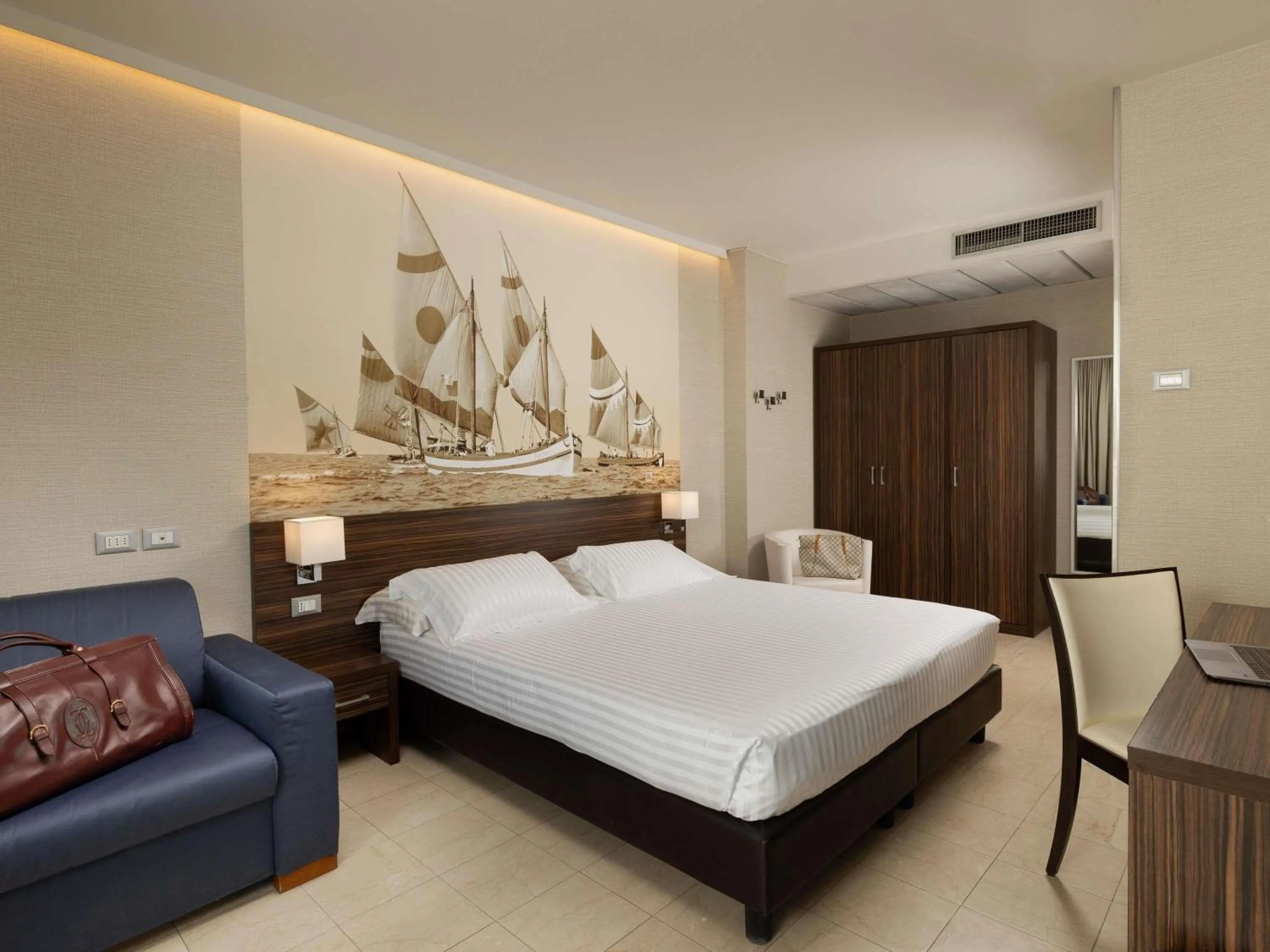 Bedroom, Bed in Mercure Rimini Lungomare