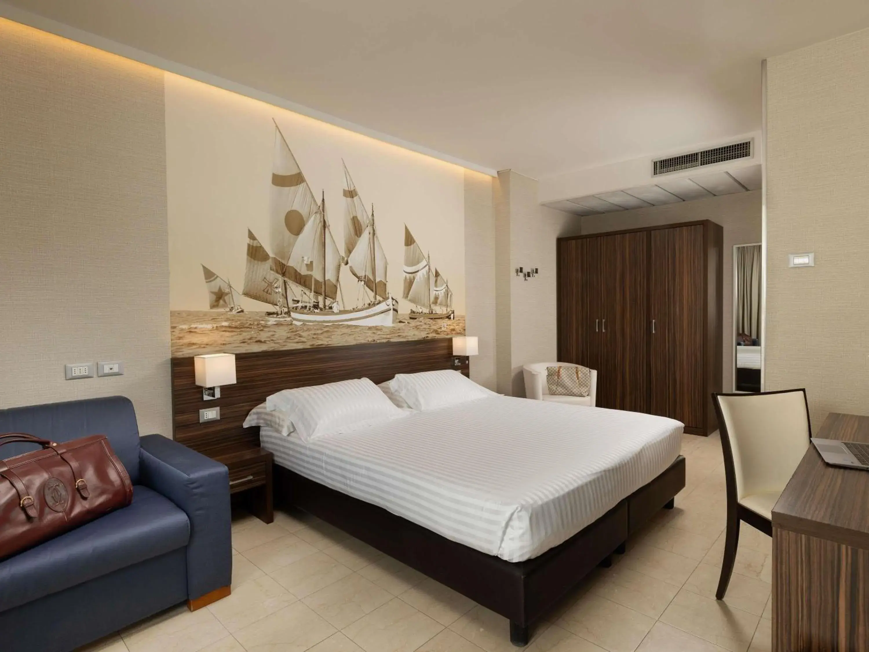 Superior Queen Room with Balcony in Mercure Rimini Lungomare Superior Queen Room with Balcony in Mercure Rimini Lungomare