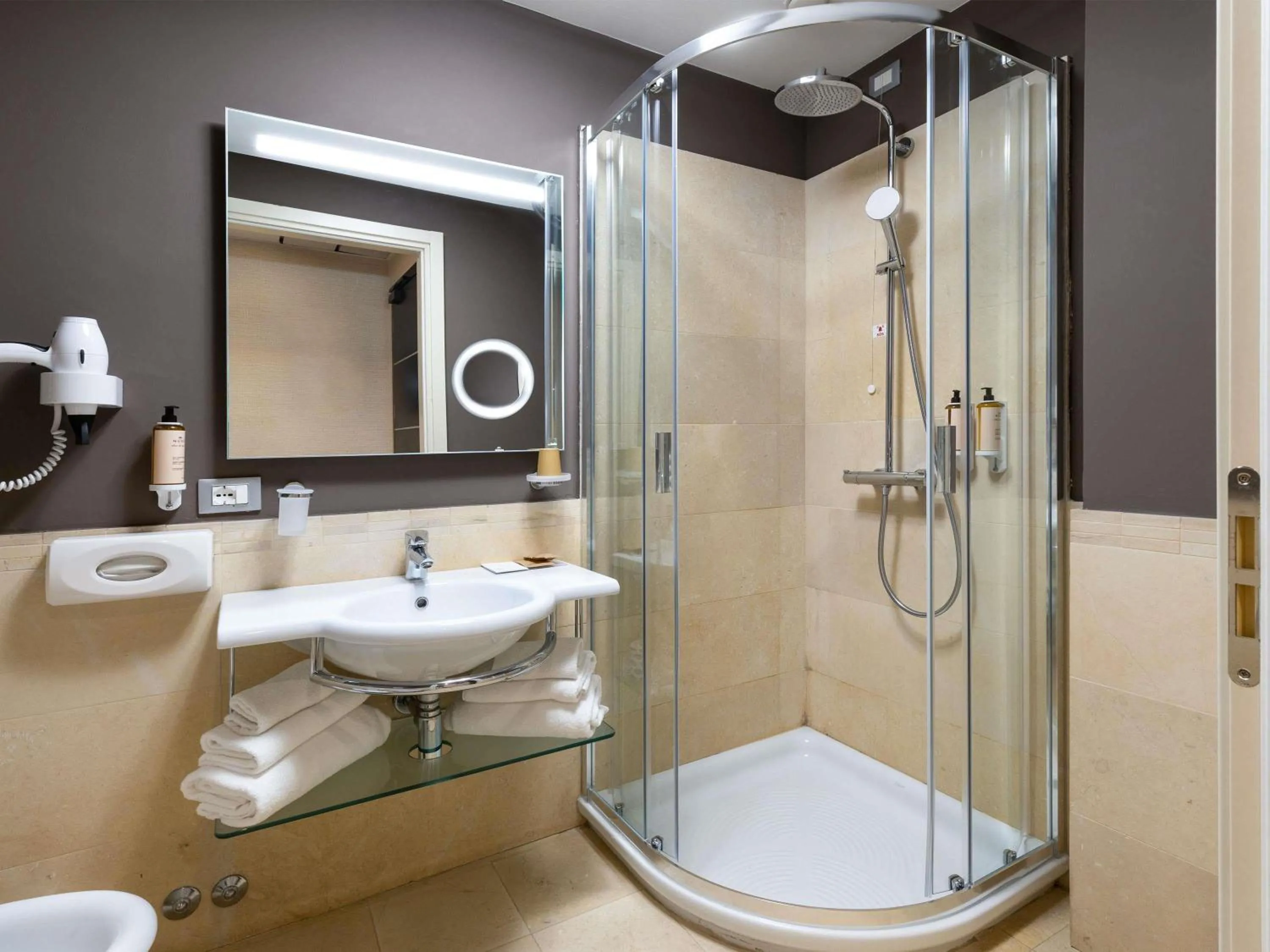 Bedroom in Mercure Rimini Lungomare