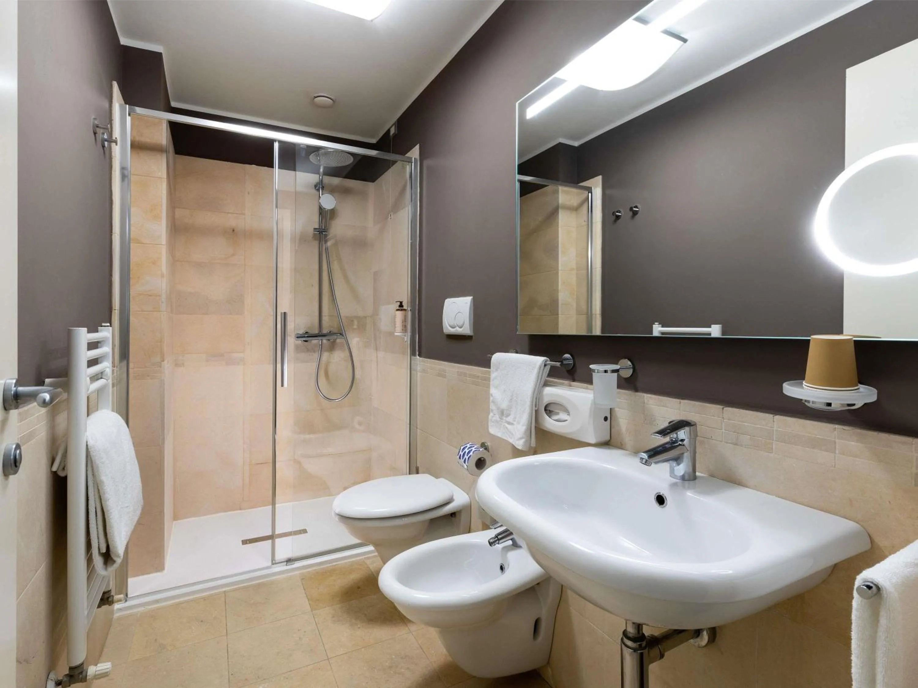 Bedroom in Mercure Rimini Lungomare