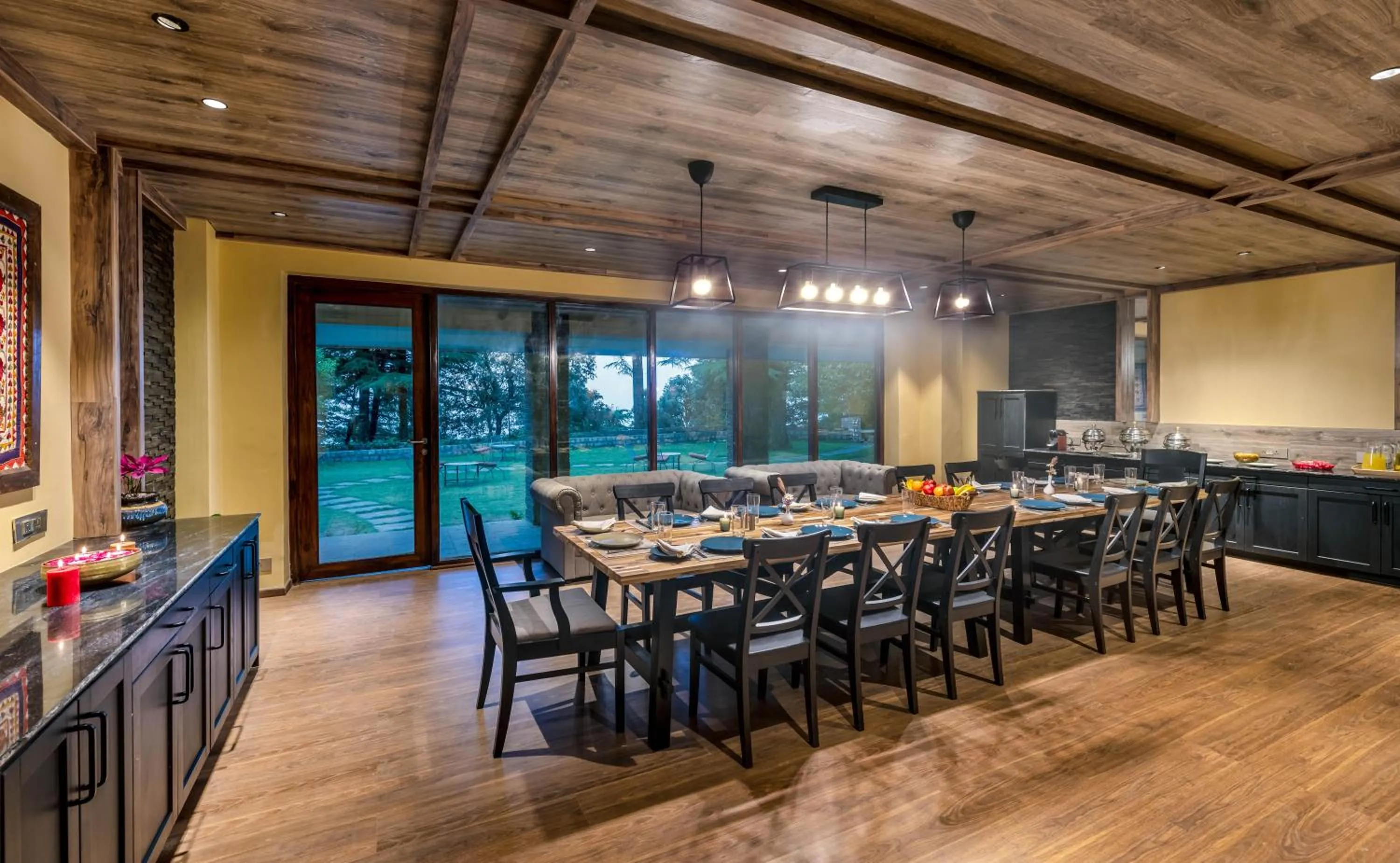 Restaurant/places to eat in Hotel Eagles Nest