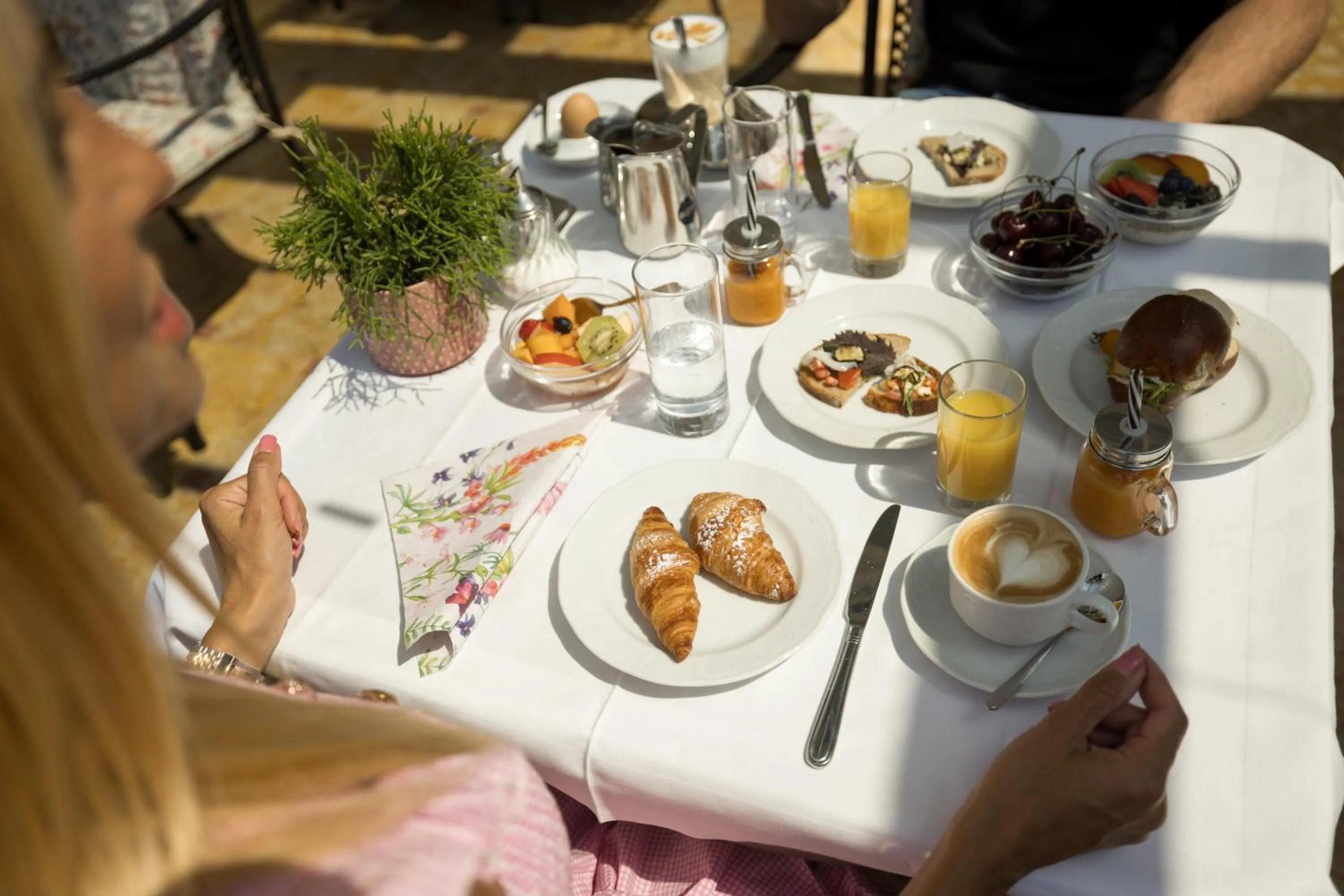 Breakfast in Hotel Gartenresidence Zea Curtis