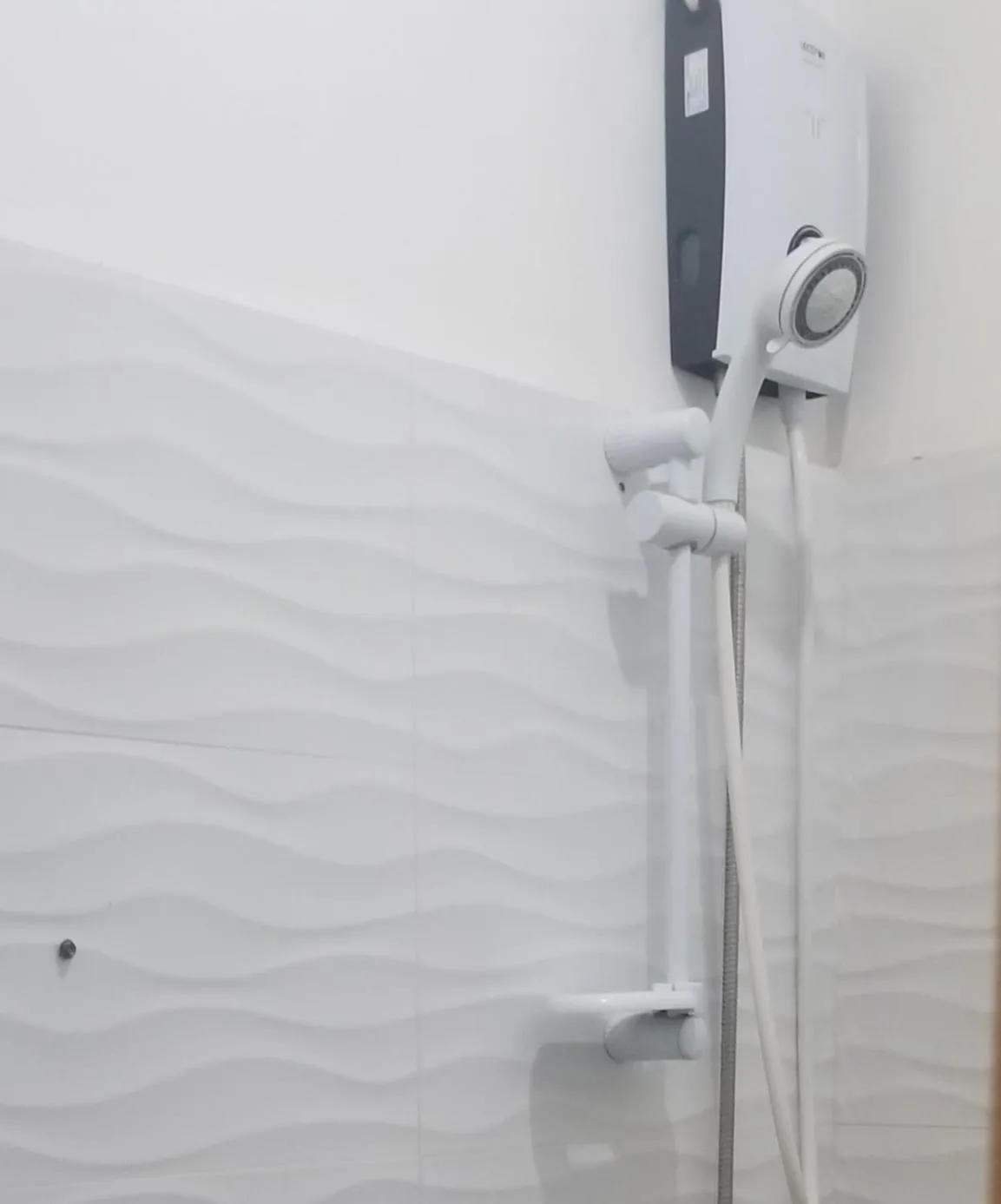 Shower in Innsite Room Rentals