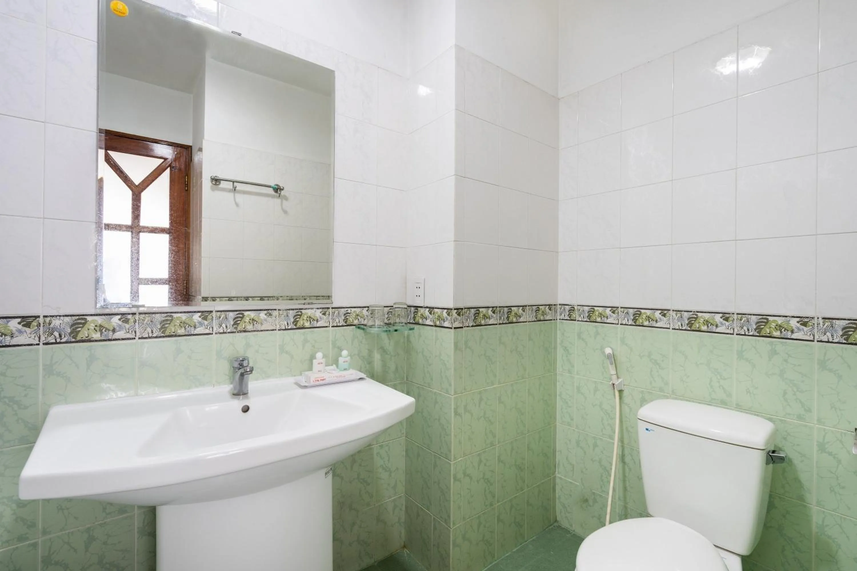 KHÁCH SẠN HỒNG PHÁT