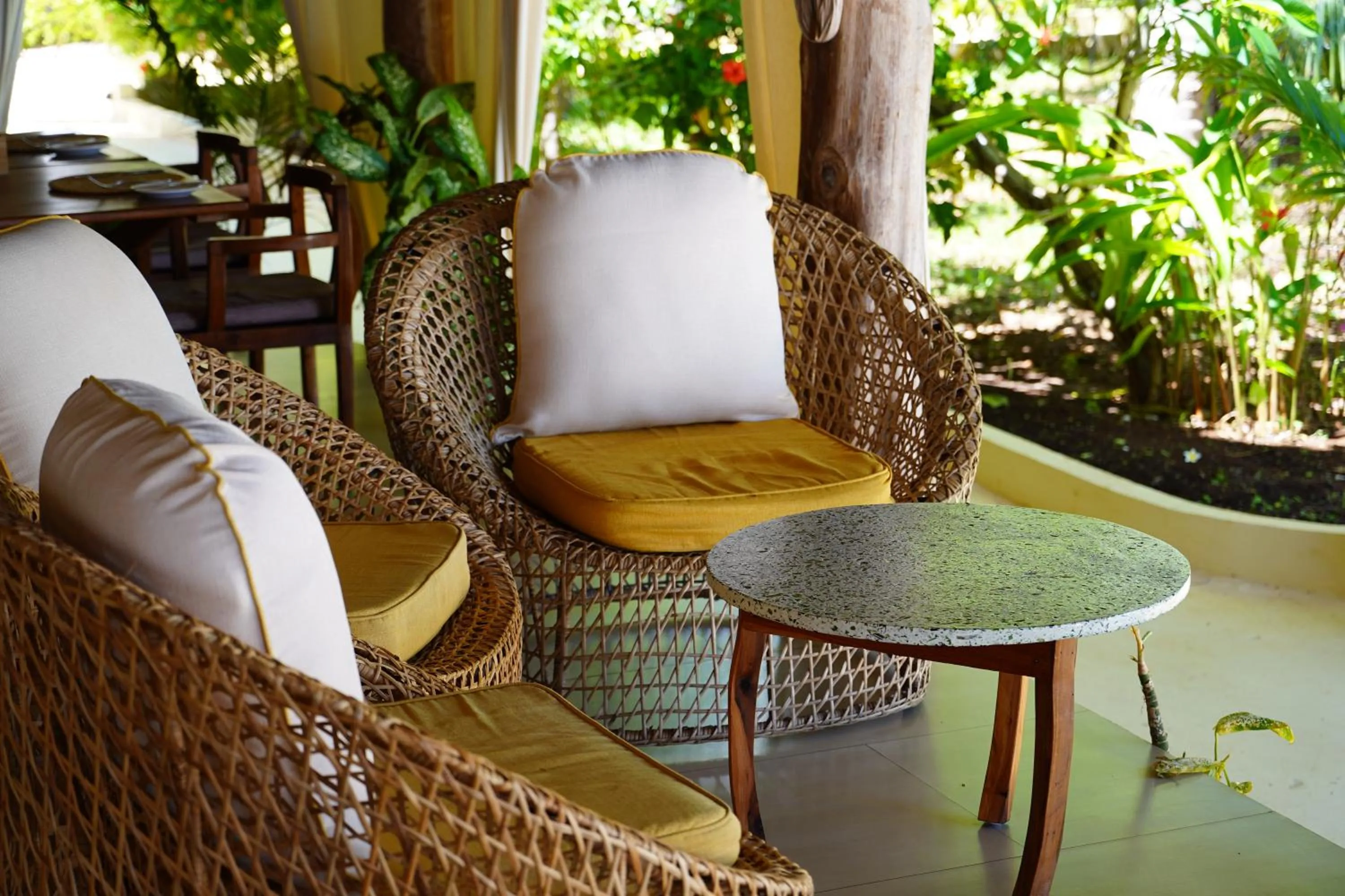 Restaurant/places to eat in Alma Boutique Hotel