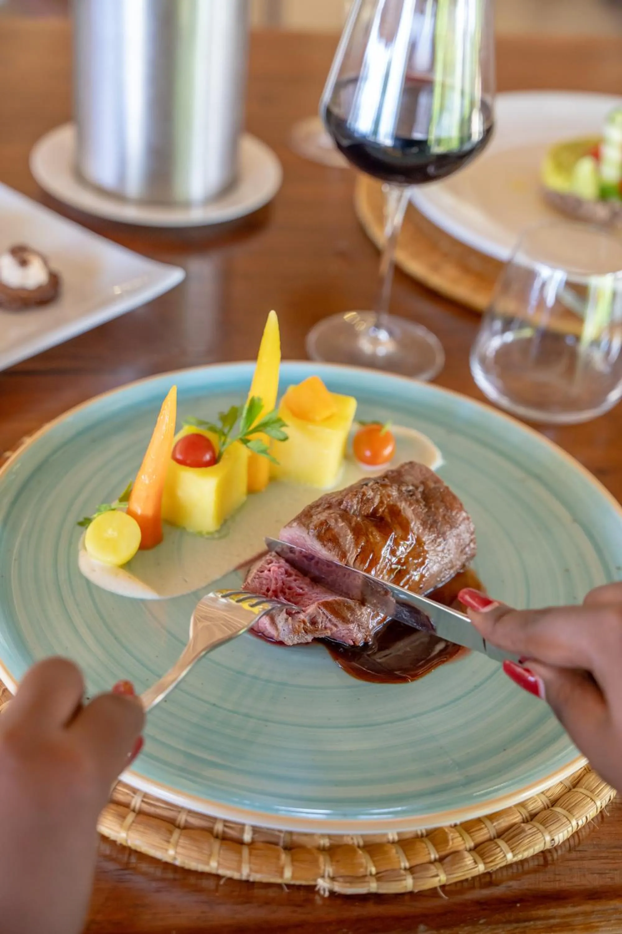 Food and drinks in Alma Boutique Hotel