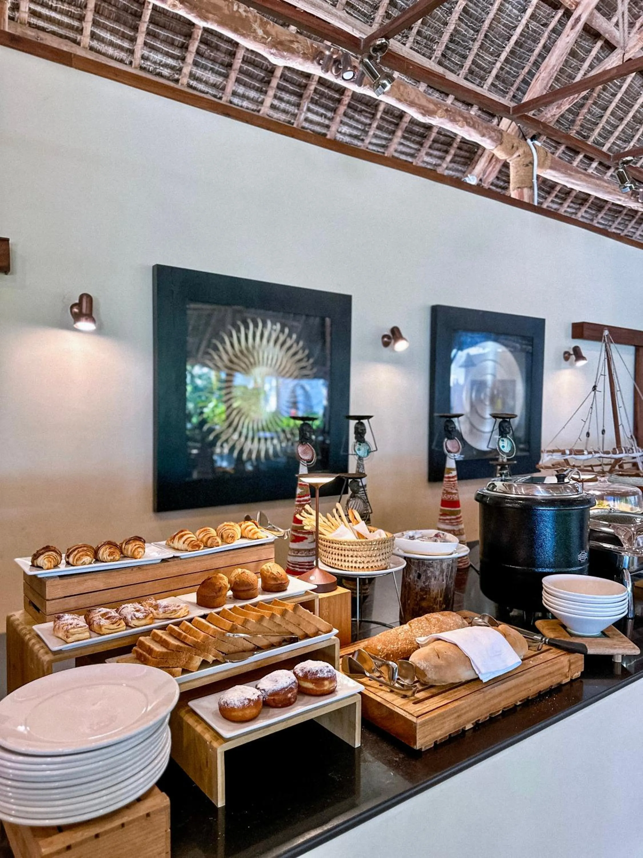 Restaurant/places to eat in Alma Boutique Hotel