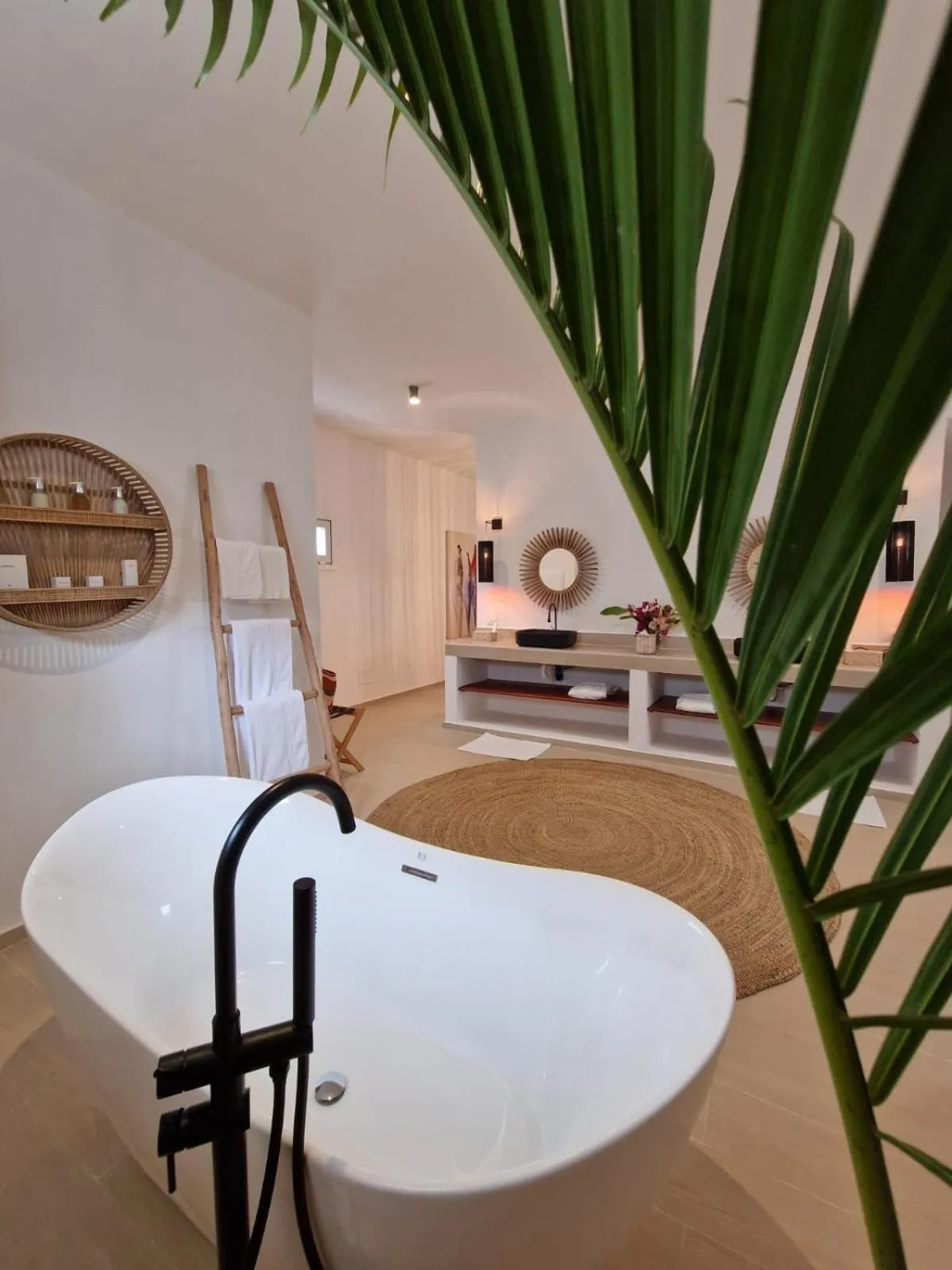 Bathroom, Bed in Alma Boutique Hotel