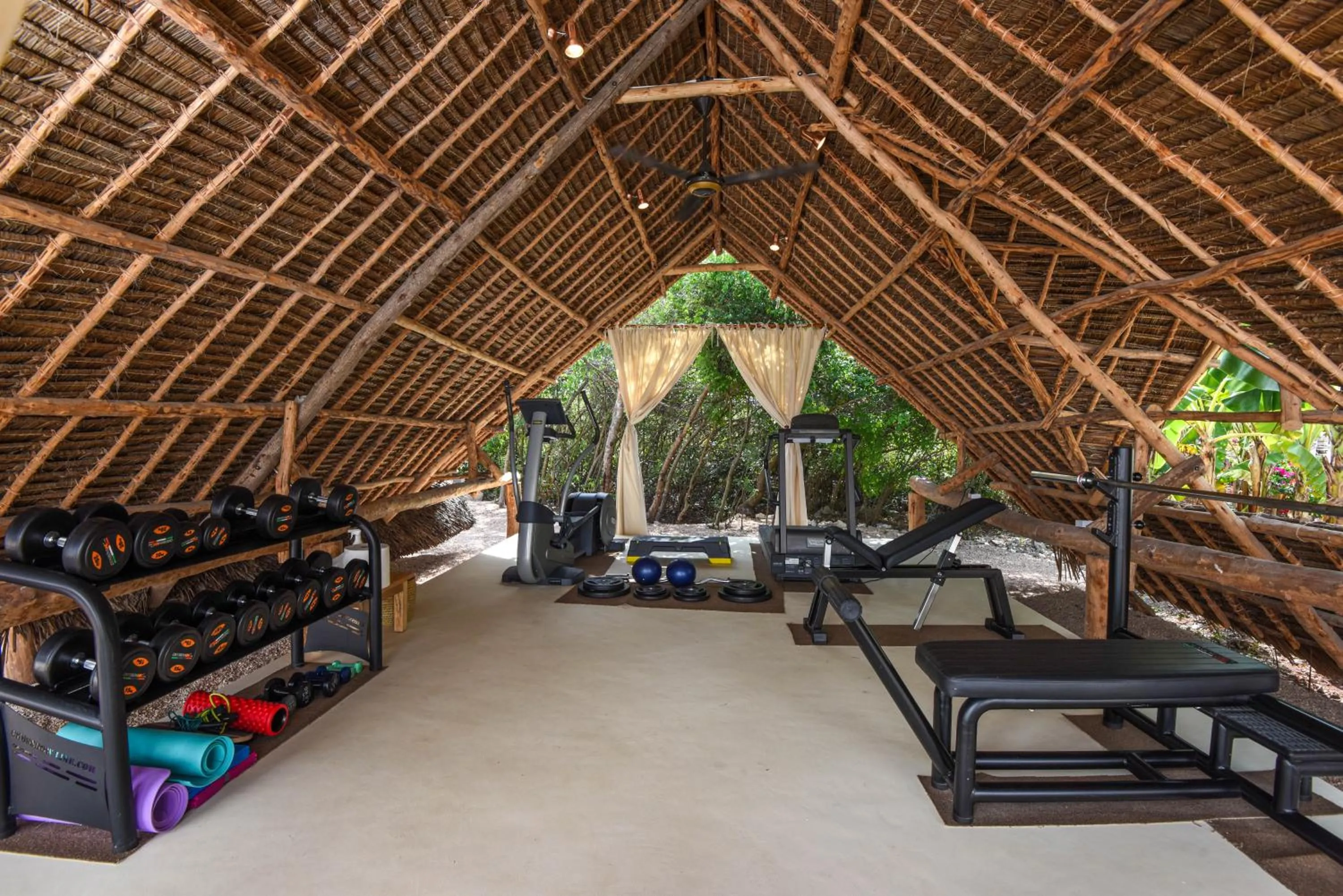 Fitness centre/facilities in Alma Boutique Hotel