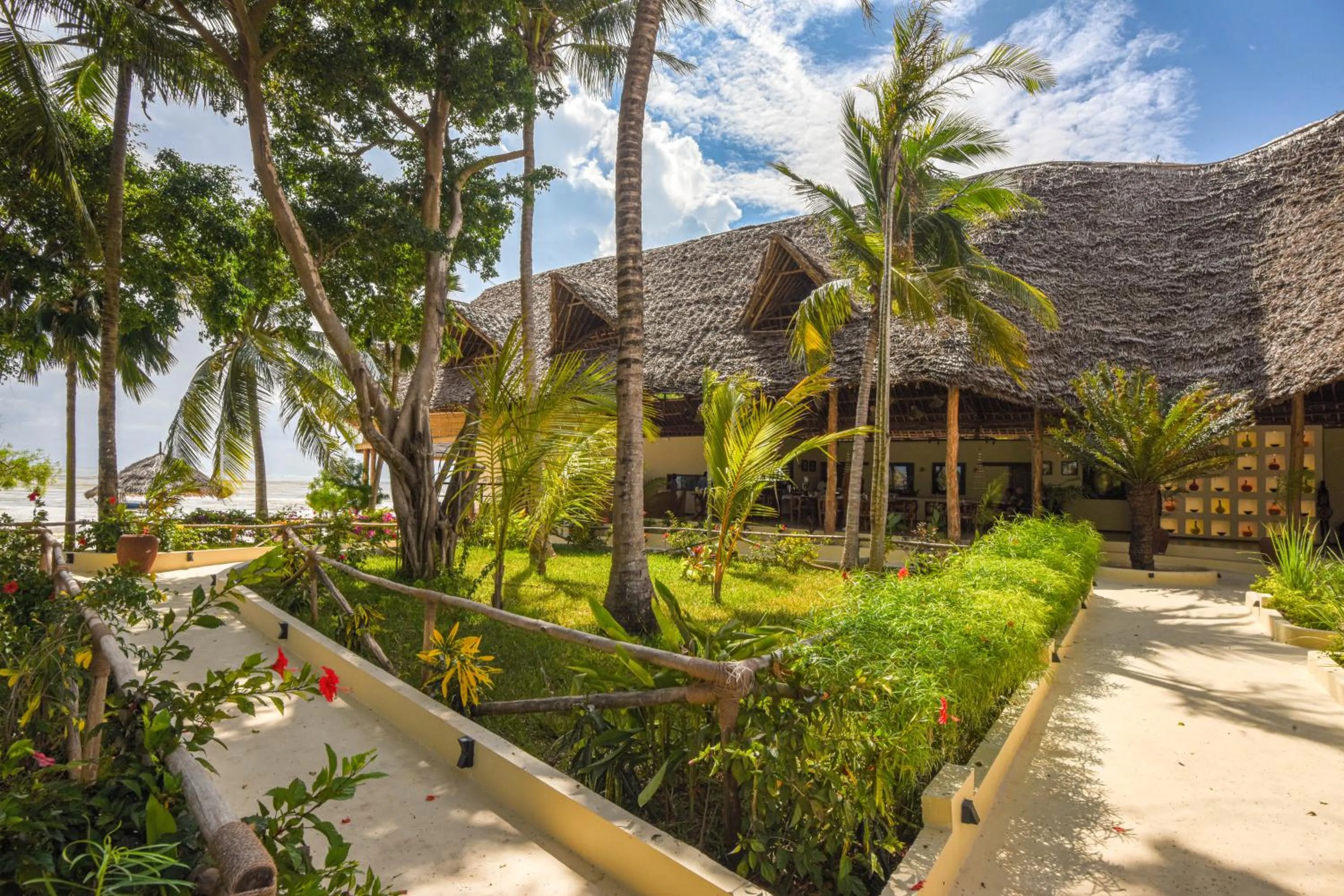 Restaurant/places to eat in Alma Boutique Hotel