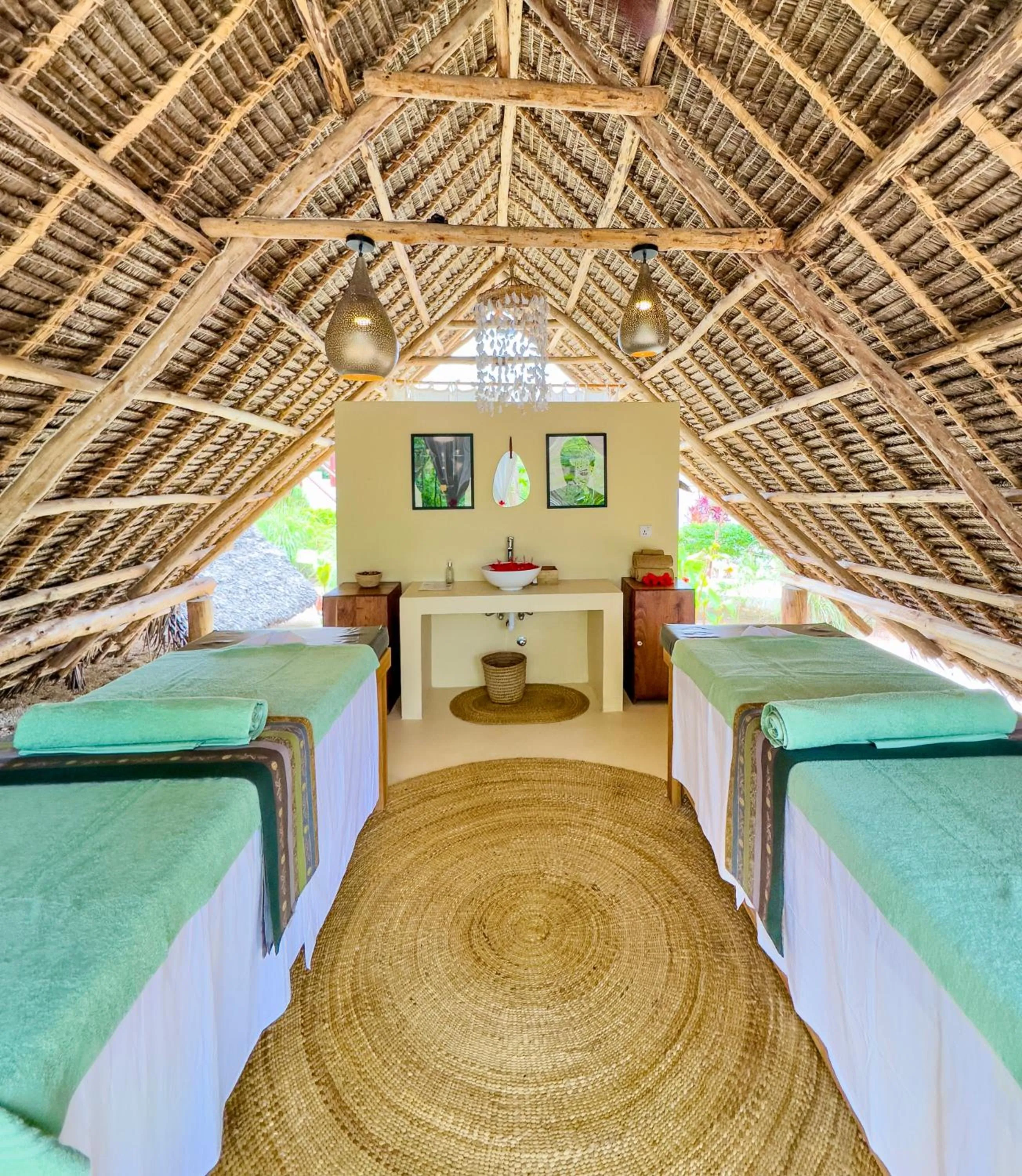 Spa and wellness centre/facilities, Bed in Alma Boutique Hotel