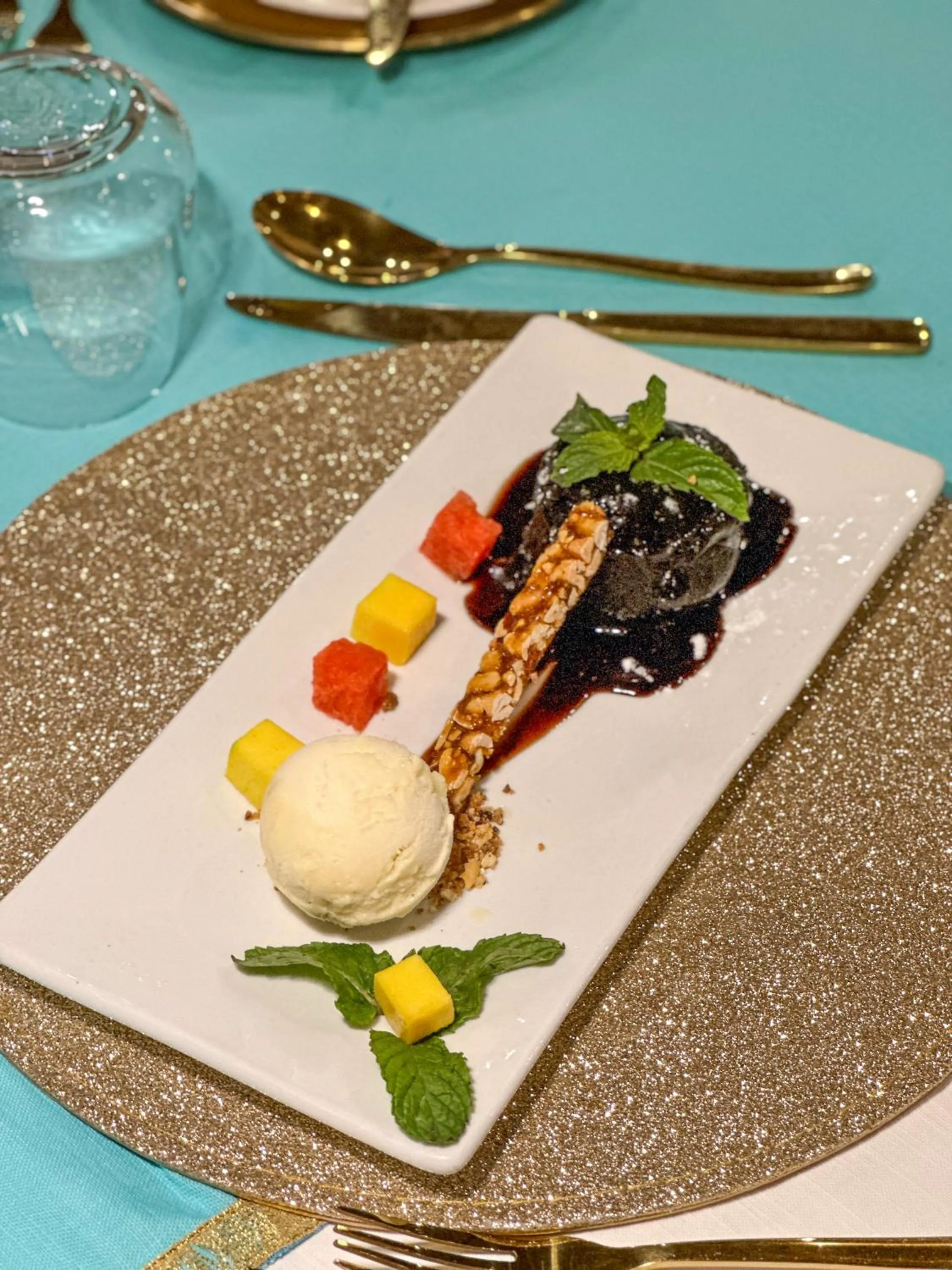 Restaurant/places to eat in Alma Boutique Hotel