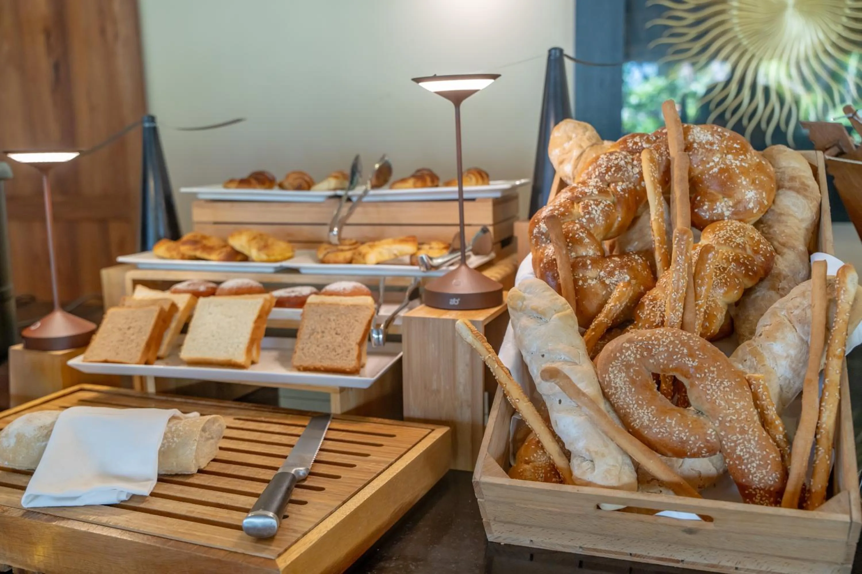 Restaurant/places to eat in Alma Boutique Hotel