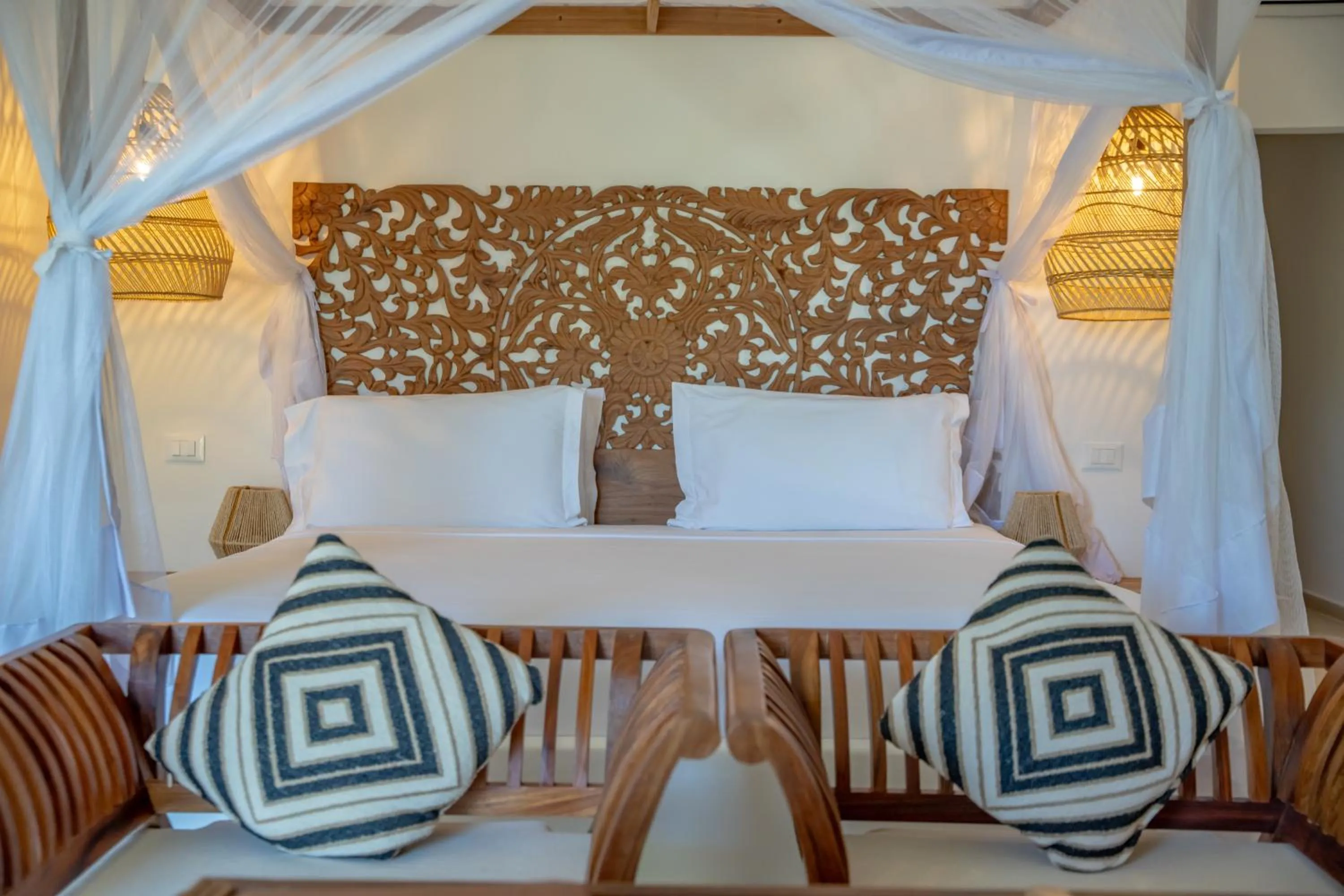 Dining area, Bed in Alma Boutique Hotel