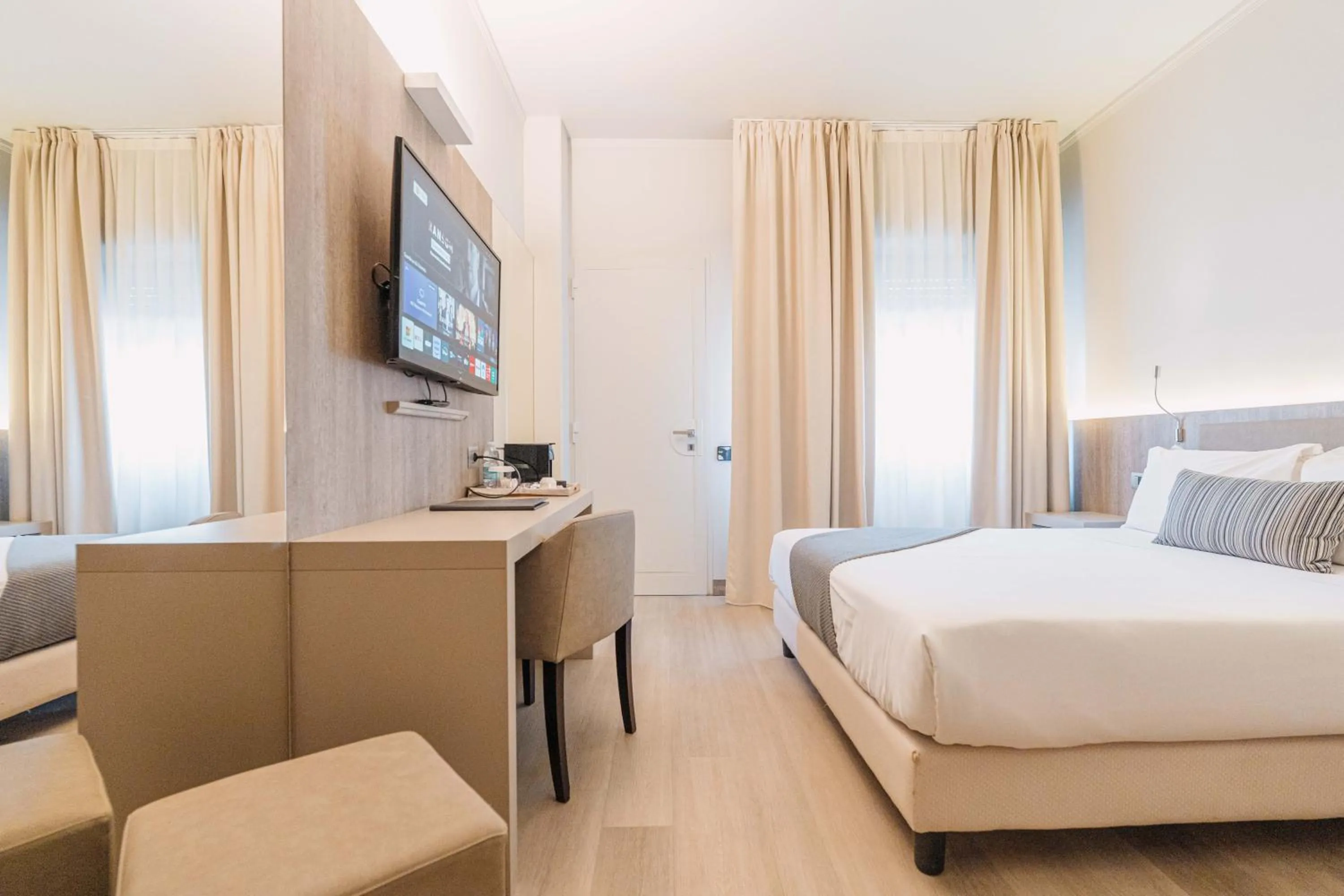 Bedroom, Bed in Living Hotel Milano