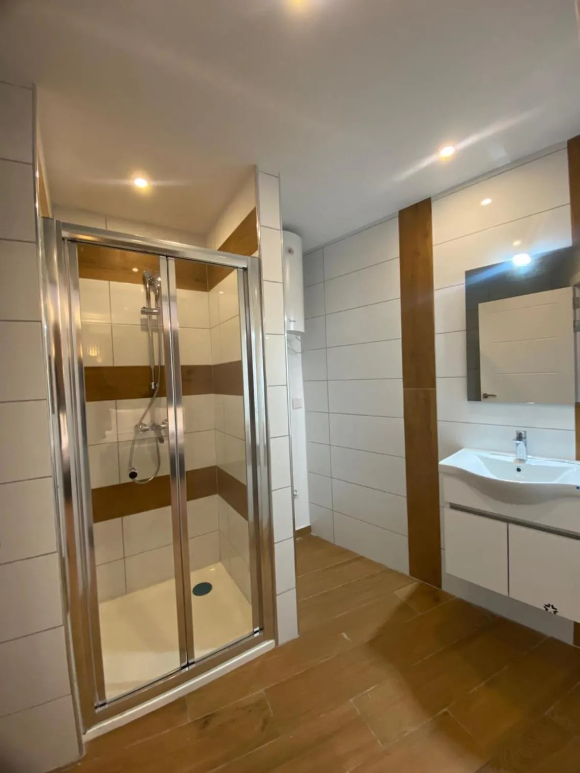 Shower in Marina Suites & apartments - Self catering - by Tritoni hotels