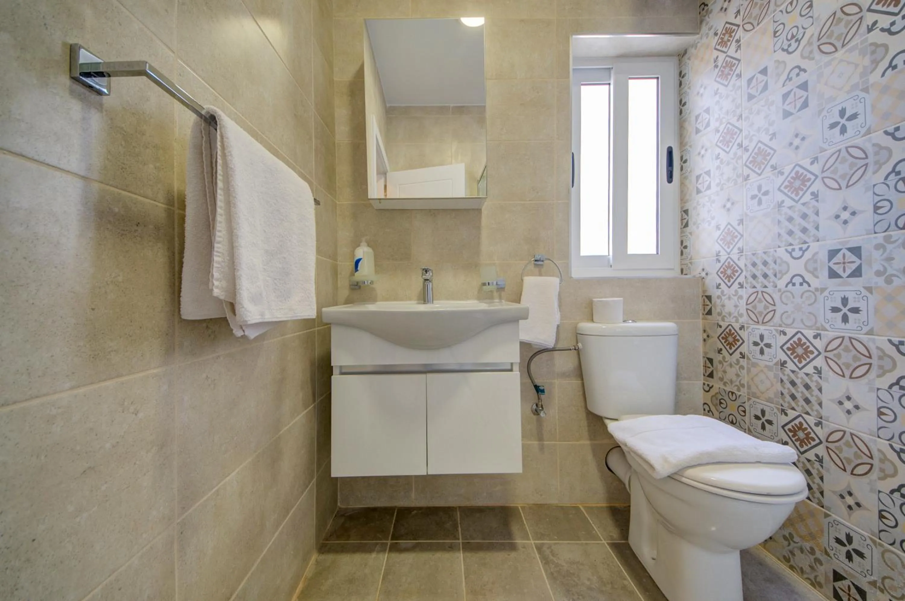 Shower in Marina Suites & apartments - Self catering - by Tritoni hotels