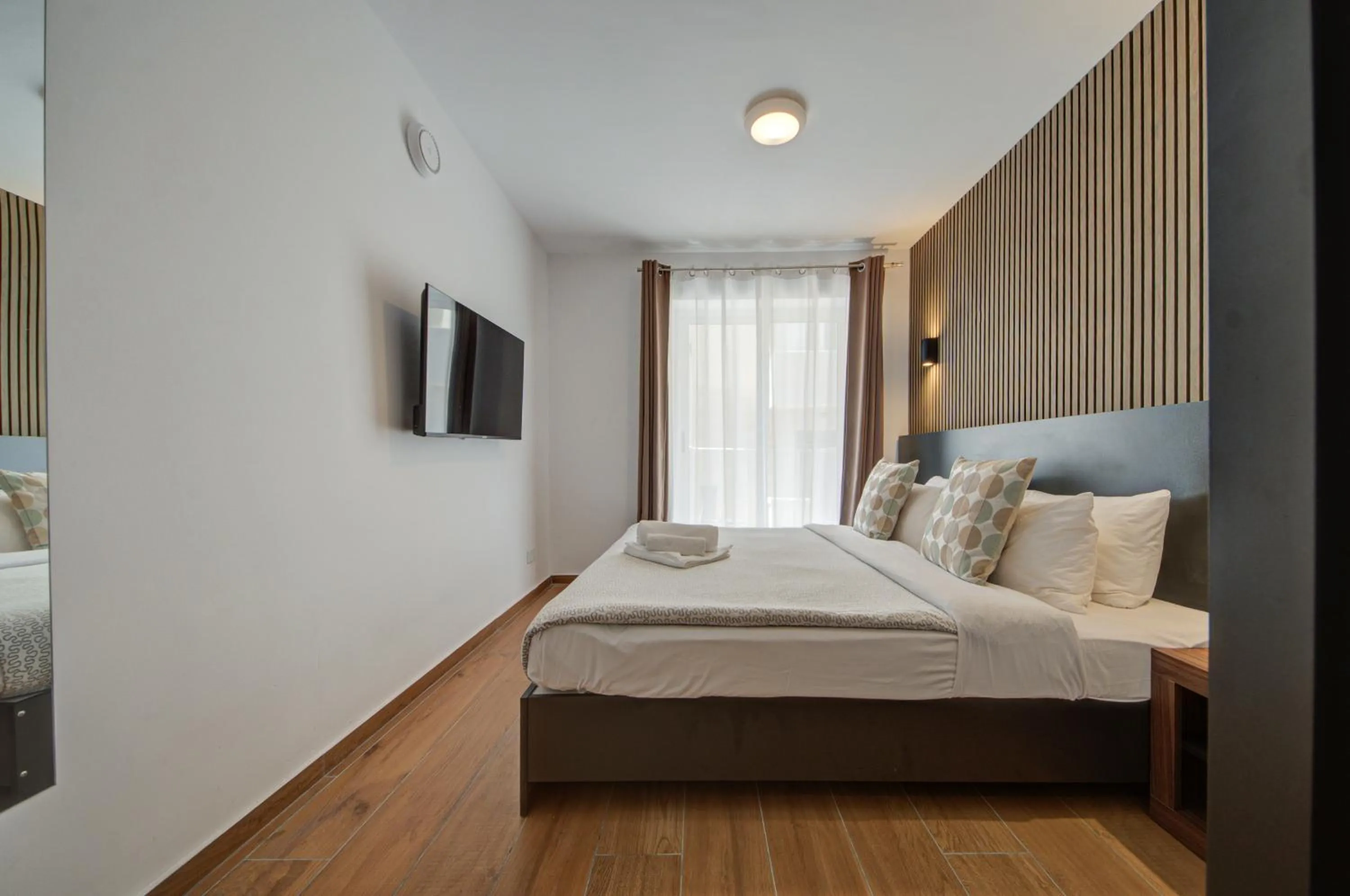 TV and multimedia, Bed in Marina Suites & apartments - Self catering - by Tritoni hotels