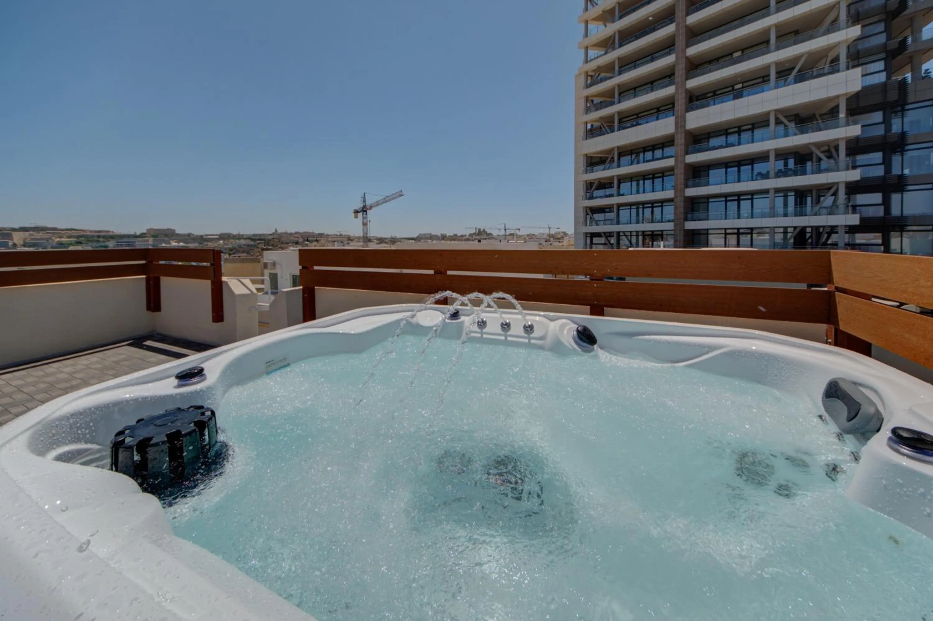 Hot Tub in Marina Suites & apartments - Self catering - by Tritoni hotels