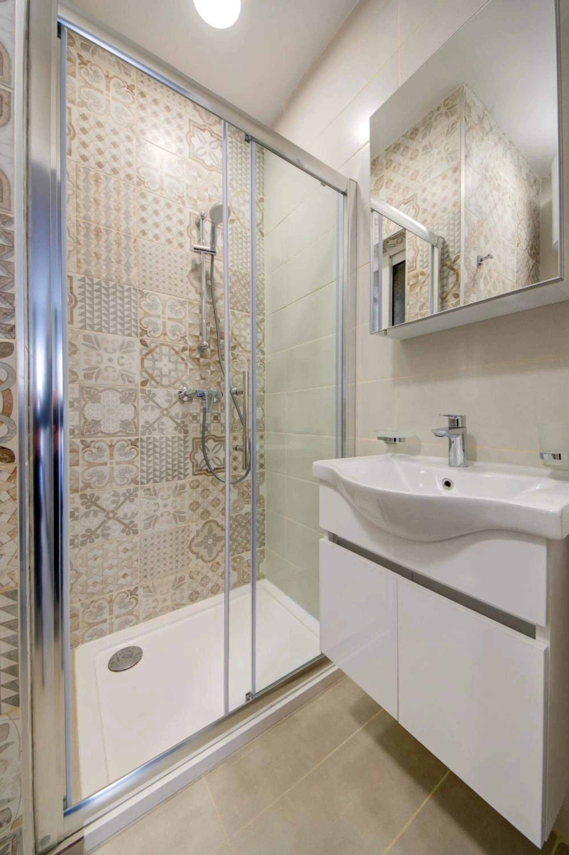 Bathroom in Marina Suites & apartments - Self catering - by Tritoni hotels