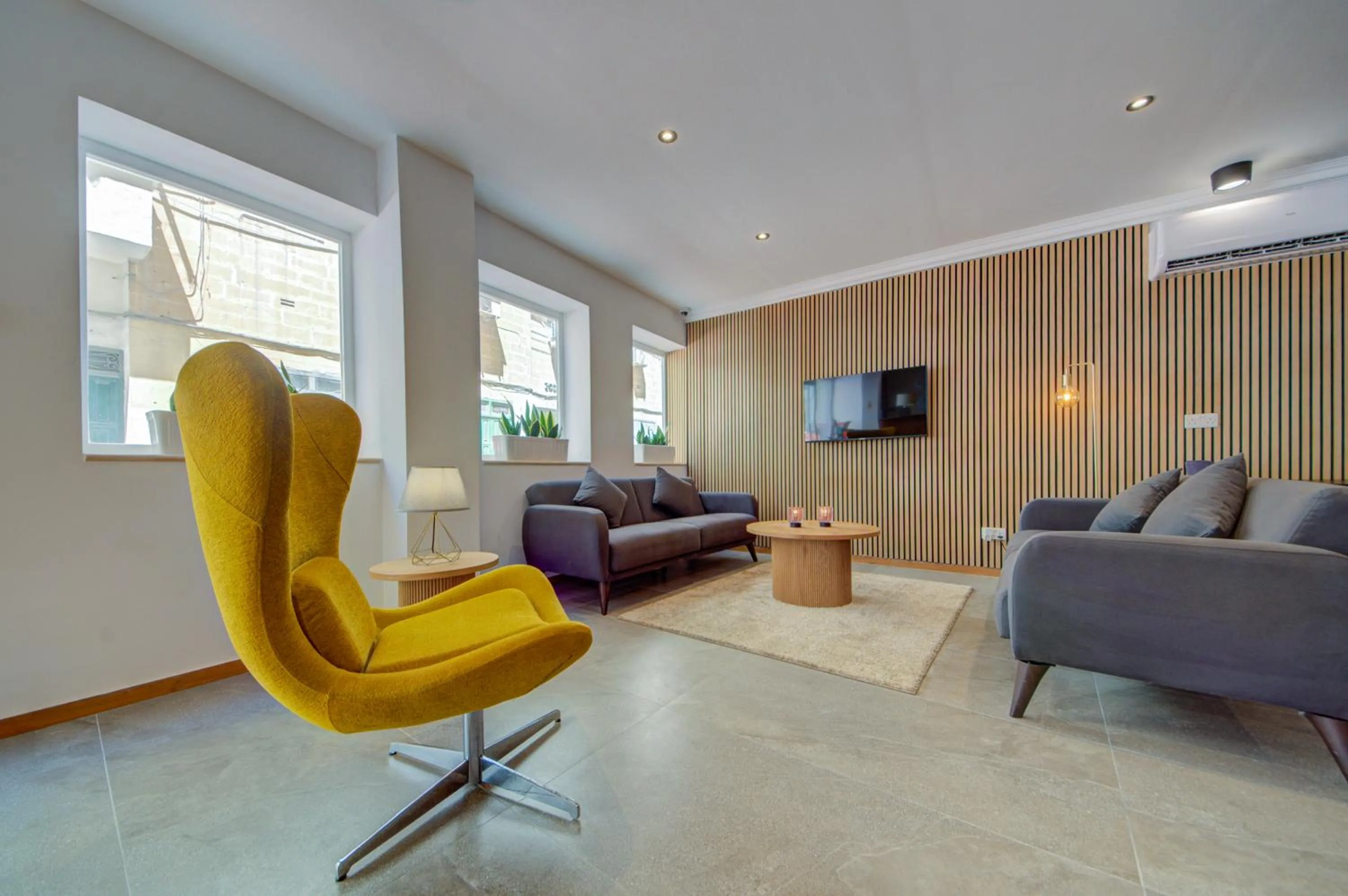 Communal lounge/ TV room in Marina Suites & apartments - Self catering - by Tritoni hotels