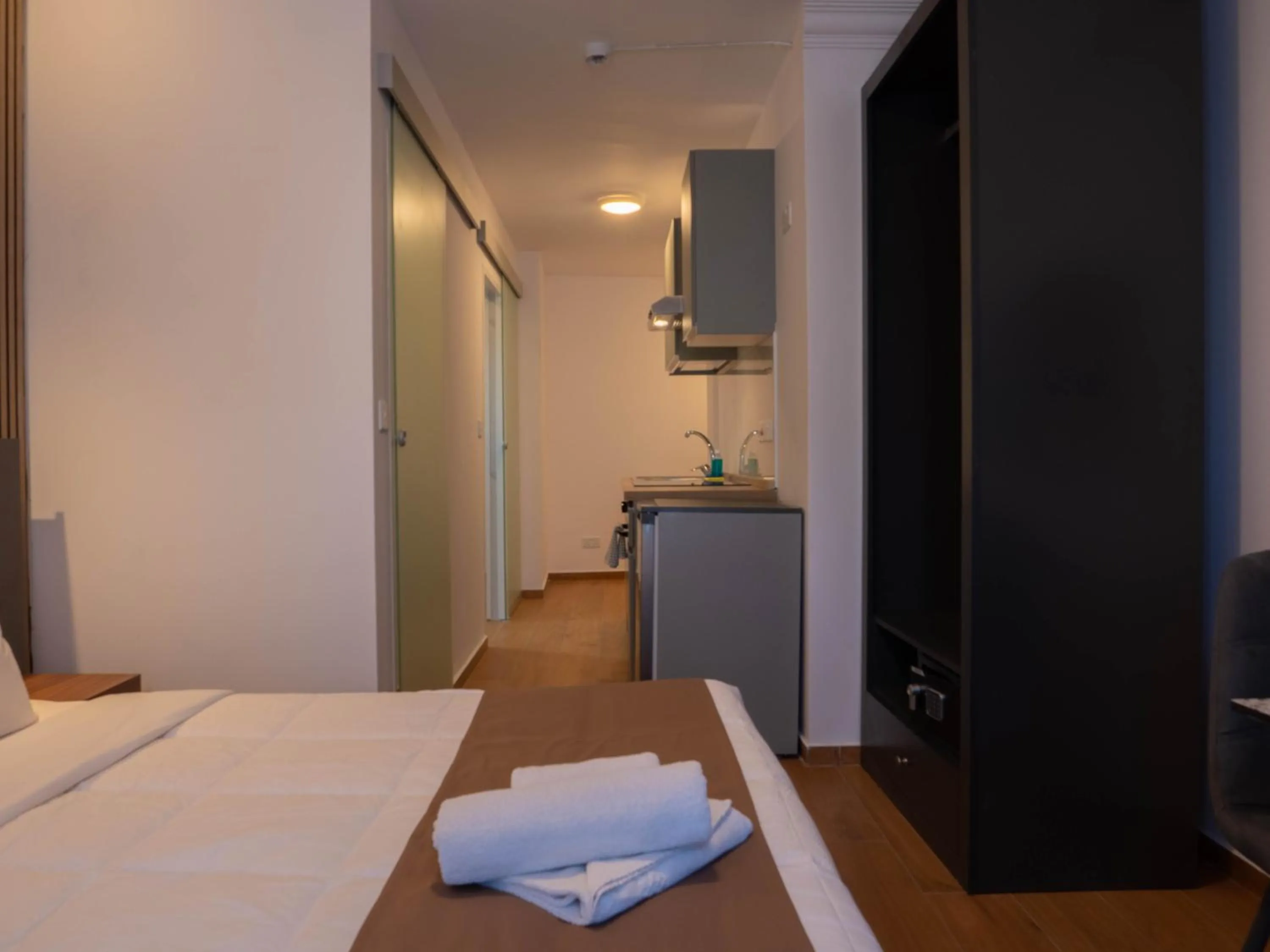 TV and multimedia, Bed in Marina Suites & apartments - Self catering - by Tritoni hotels