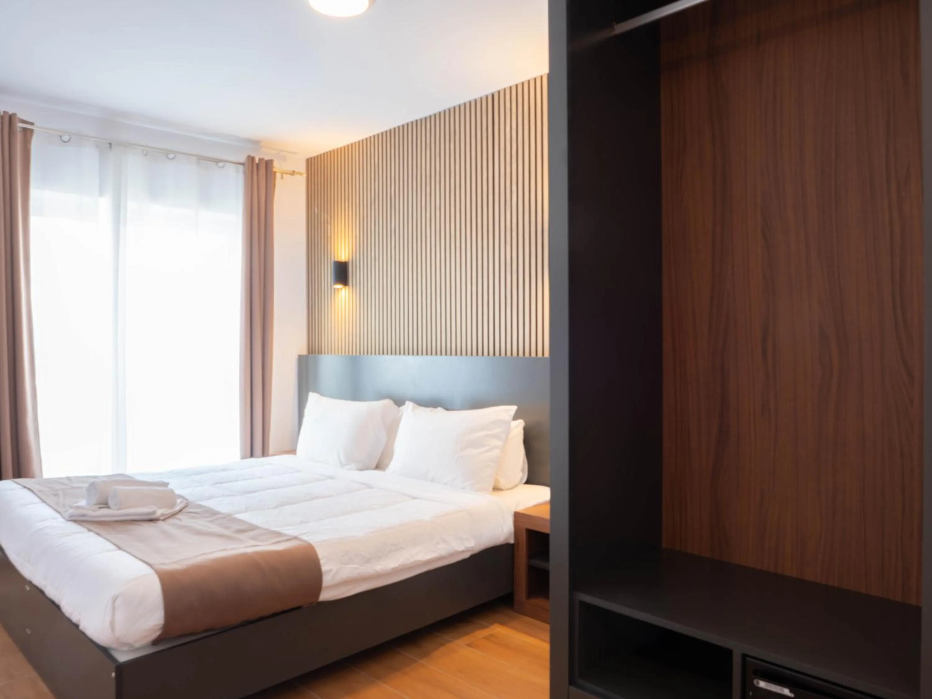 Bedroom, Bed in Marina Suites & apartments - Self catering - by Tritoni hotels