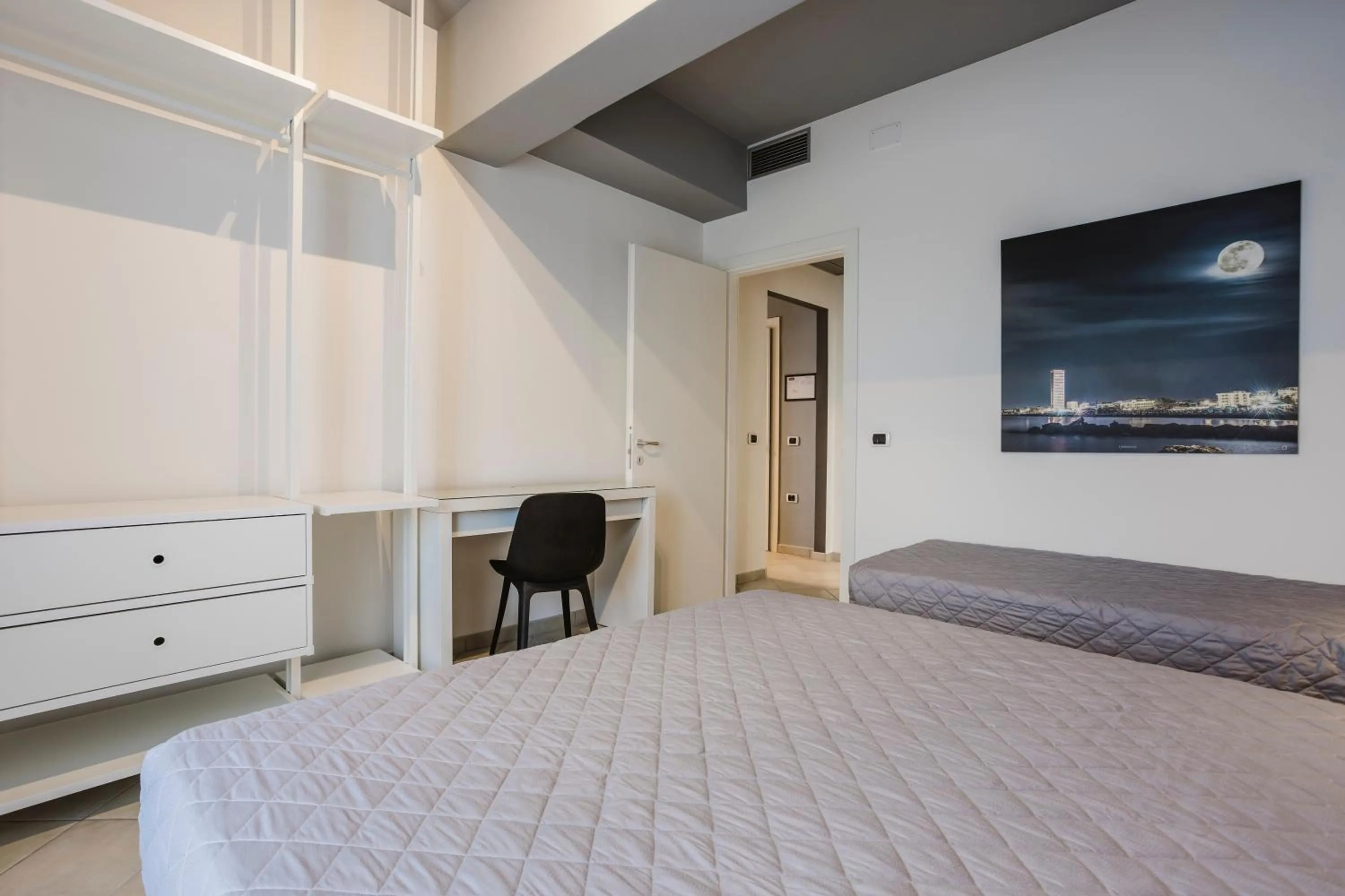 Photo of the whole room, Bed in Residence 9 Line