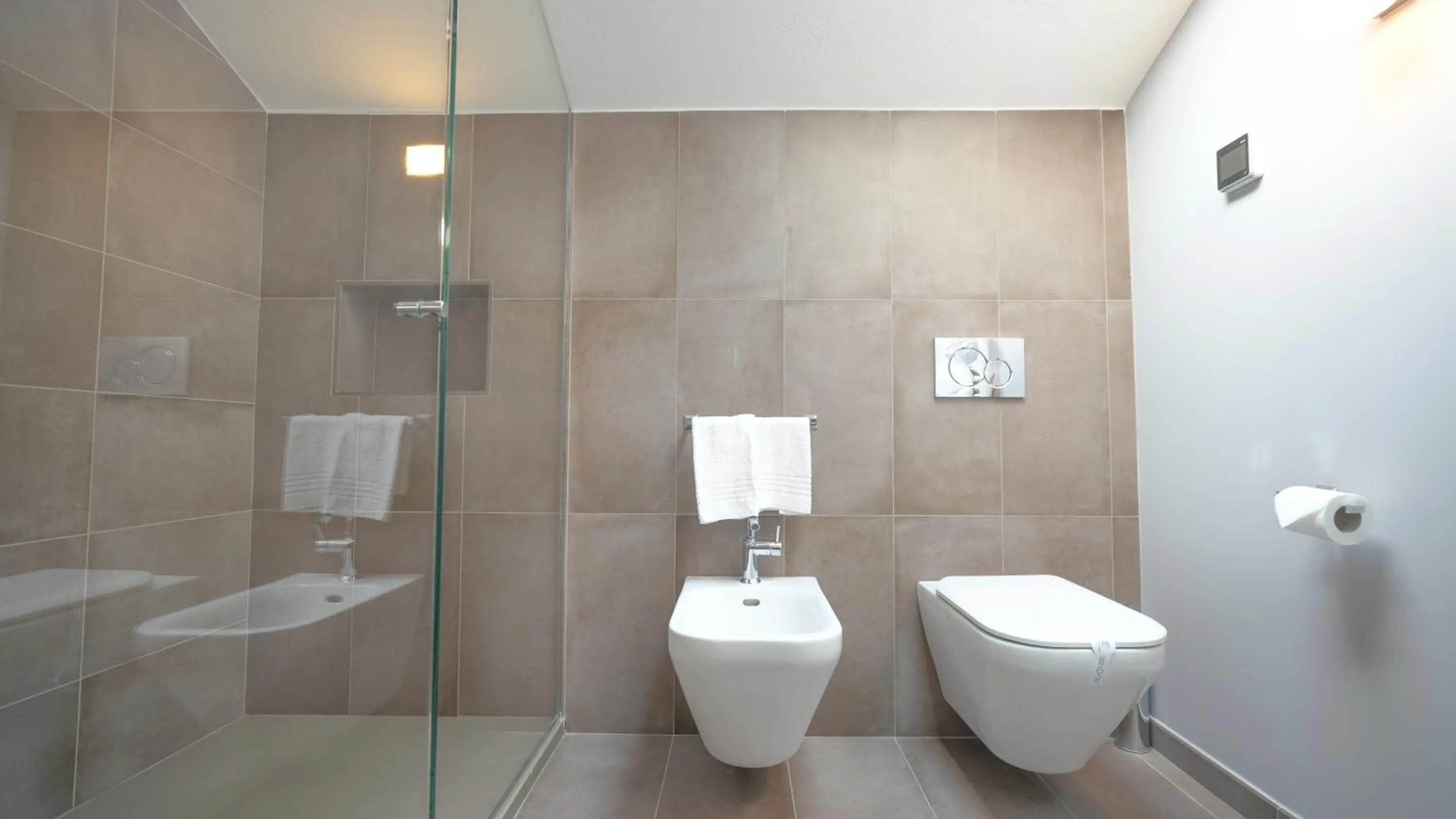 Shower in Hotel Europa