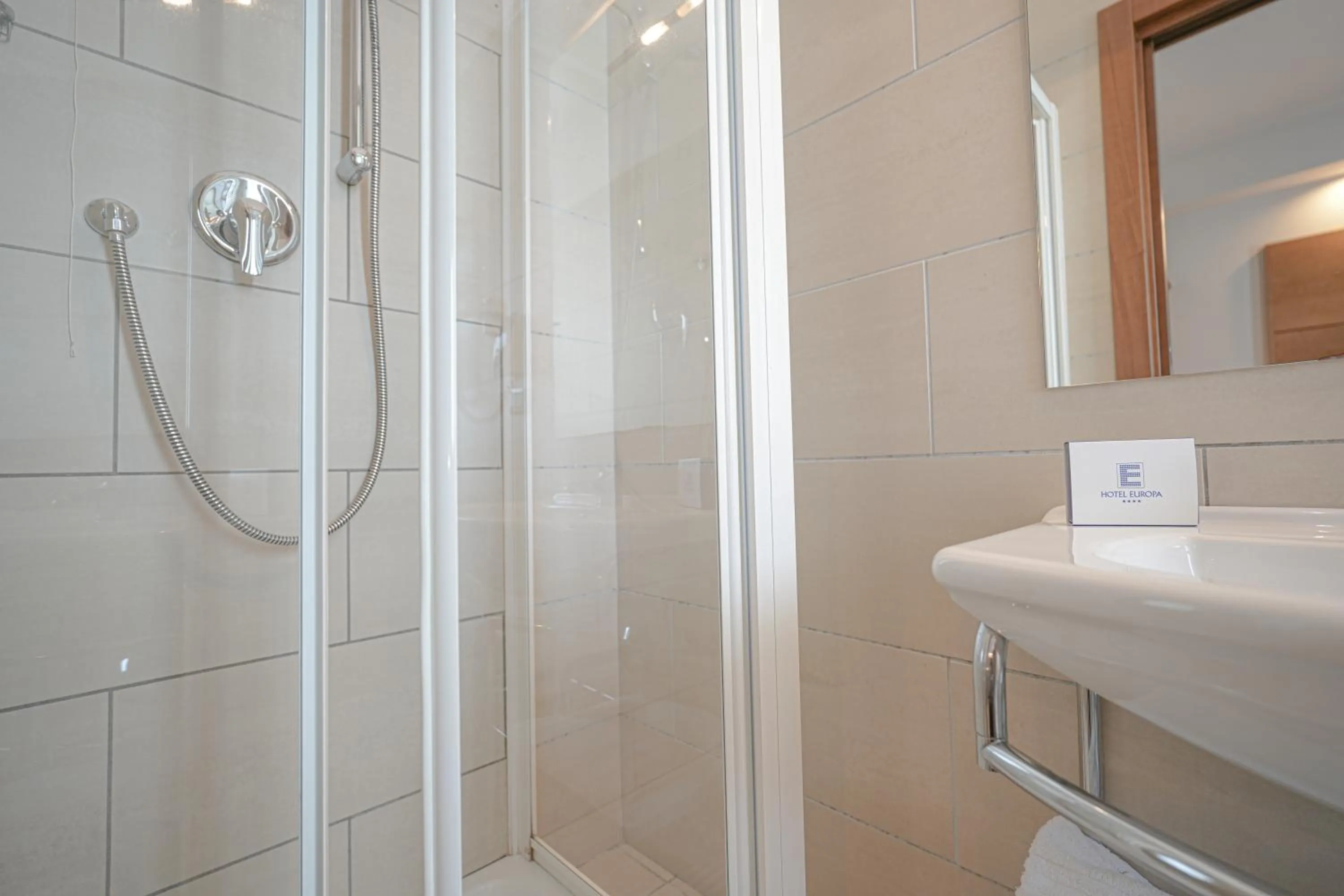 Shower in Hotel Europa