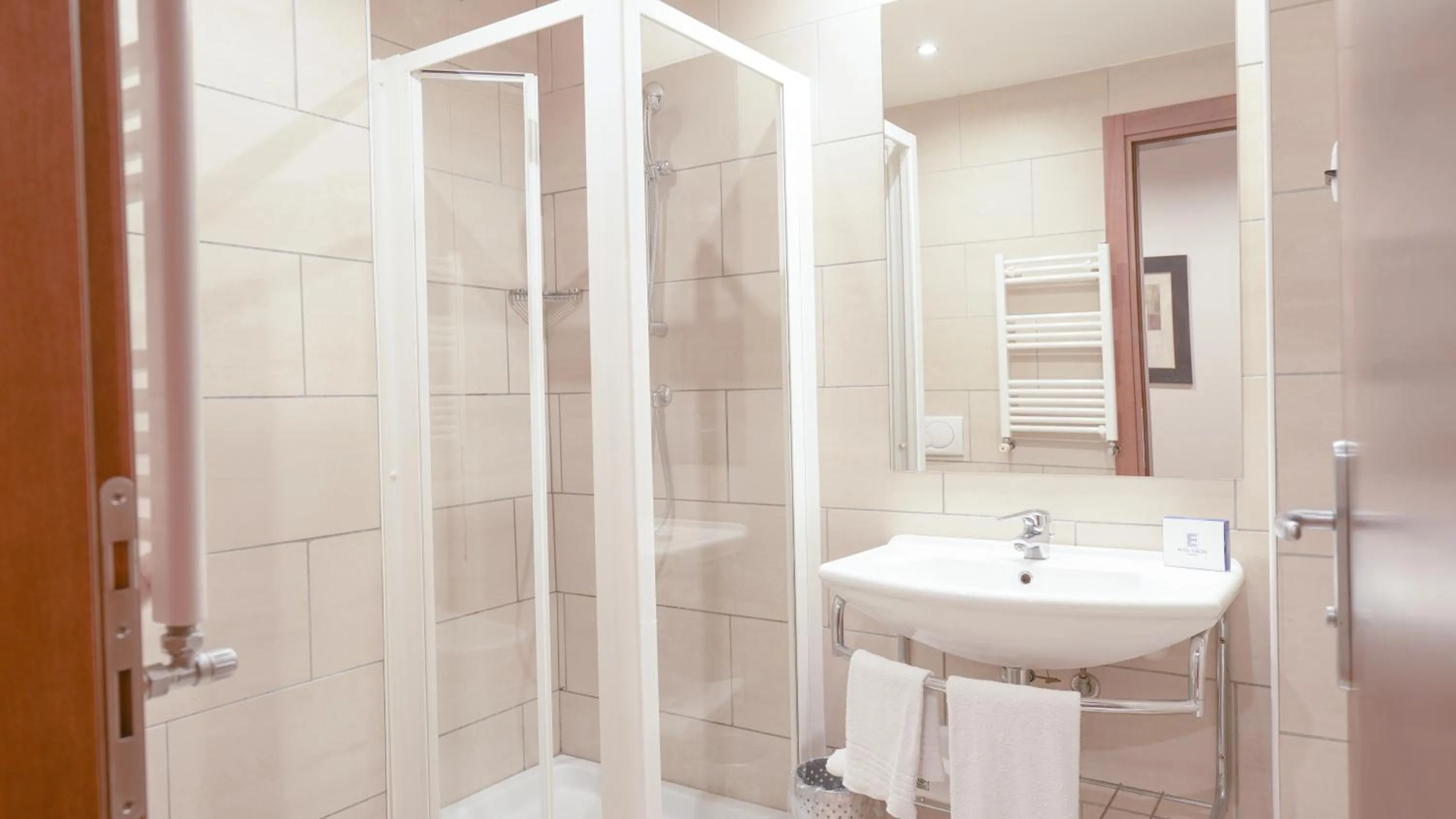Shower in Hotel Europa