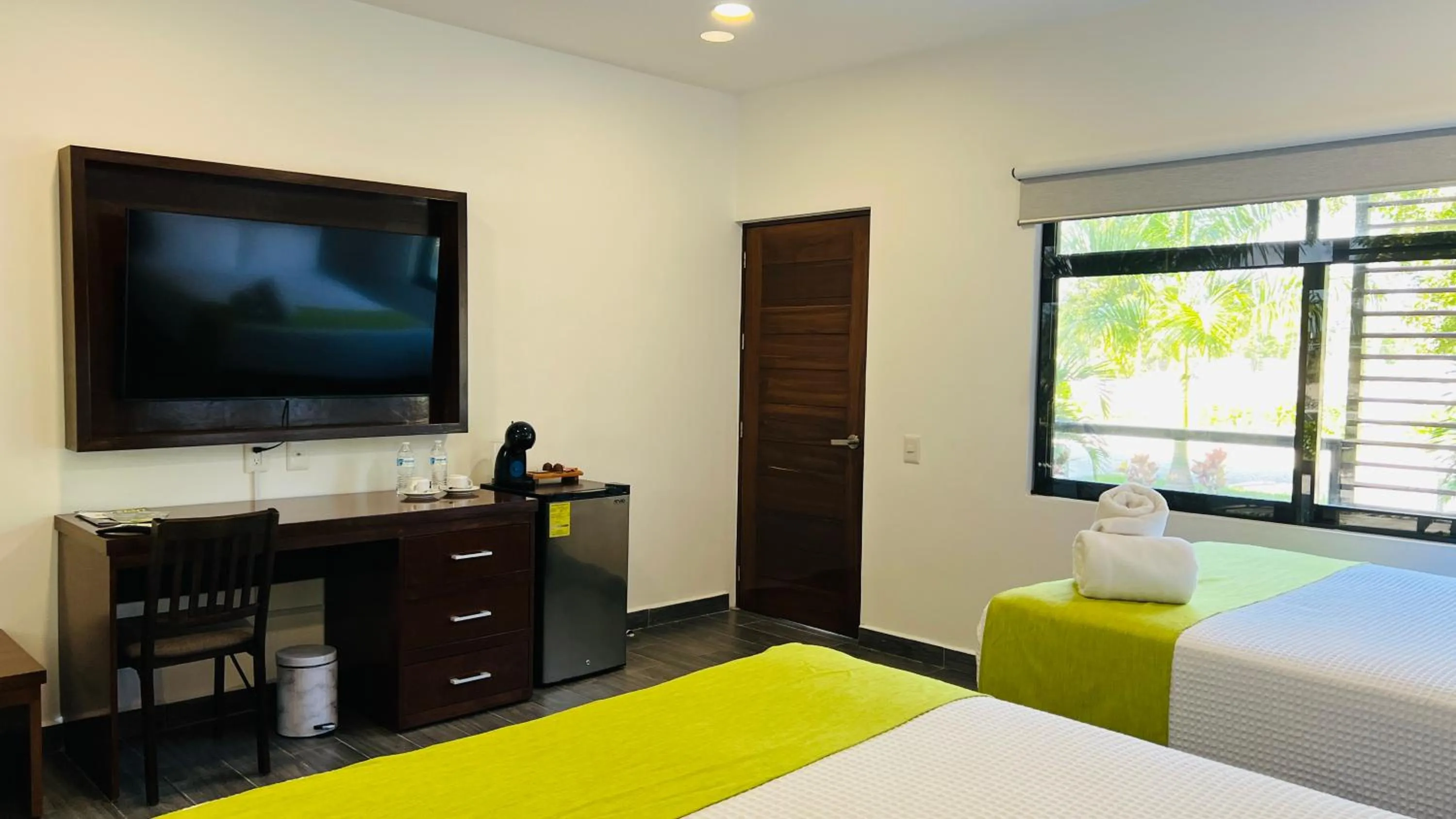 oven, Bed in Mayan Water Hotel