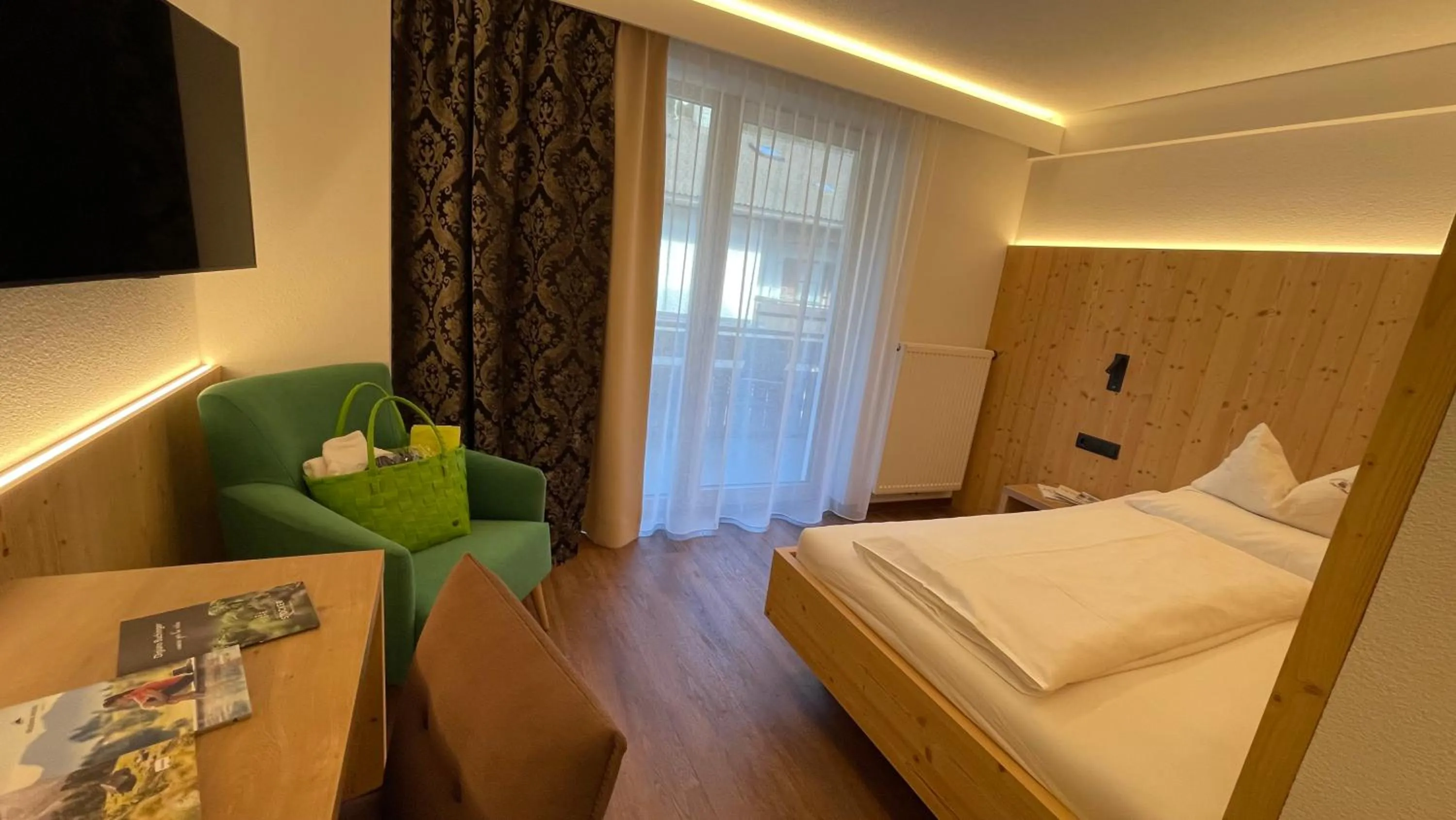 Bed in Alphotel Stocker Alpine Wellnesshotel