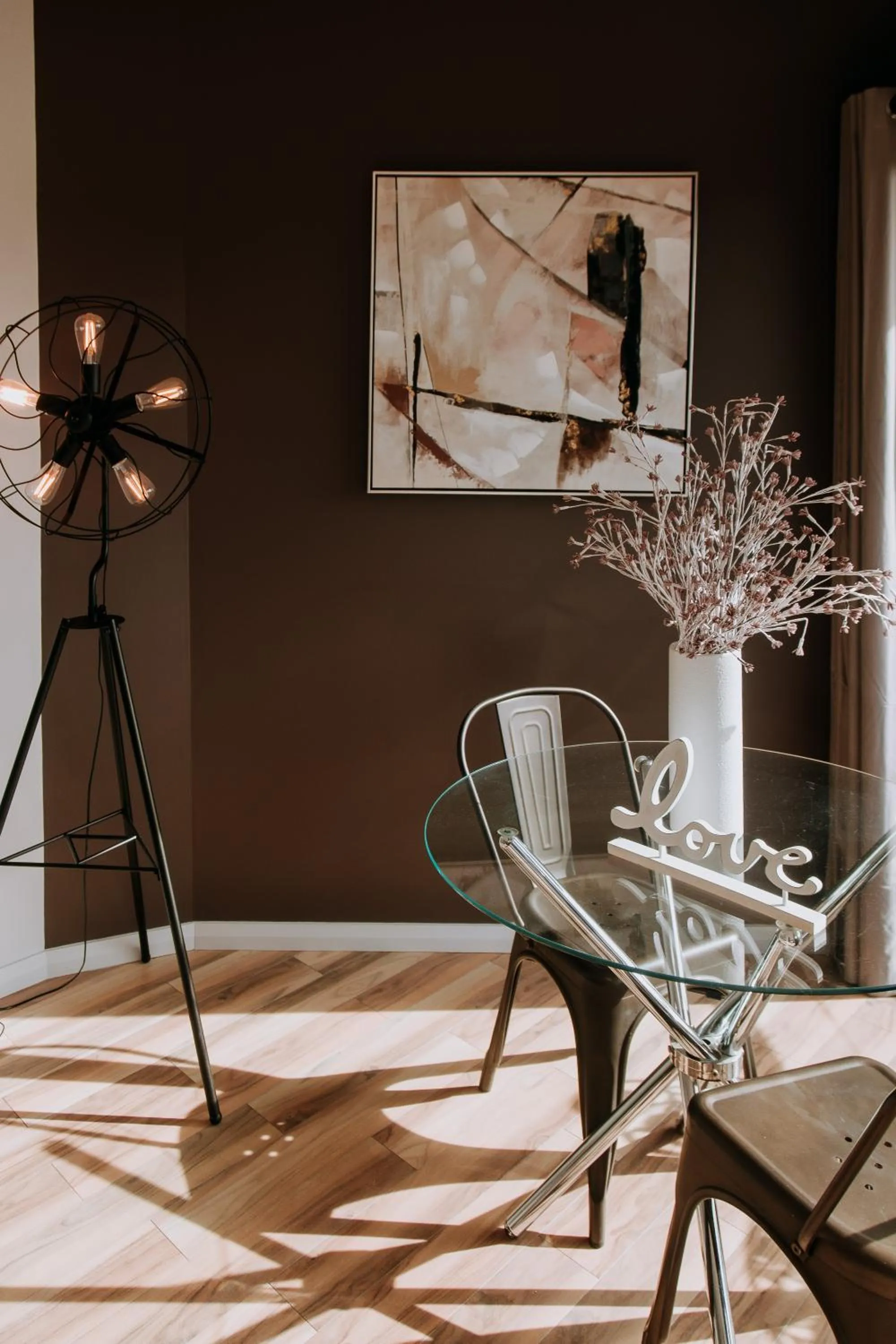 Dining area in Eagle View Escape
