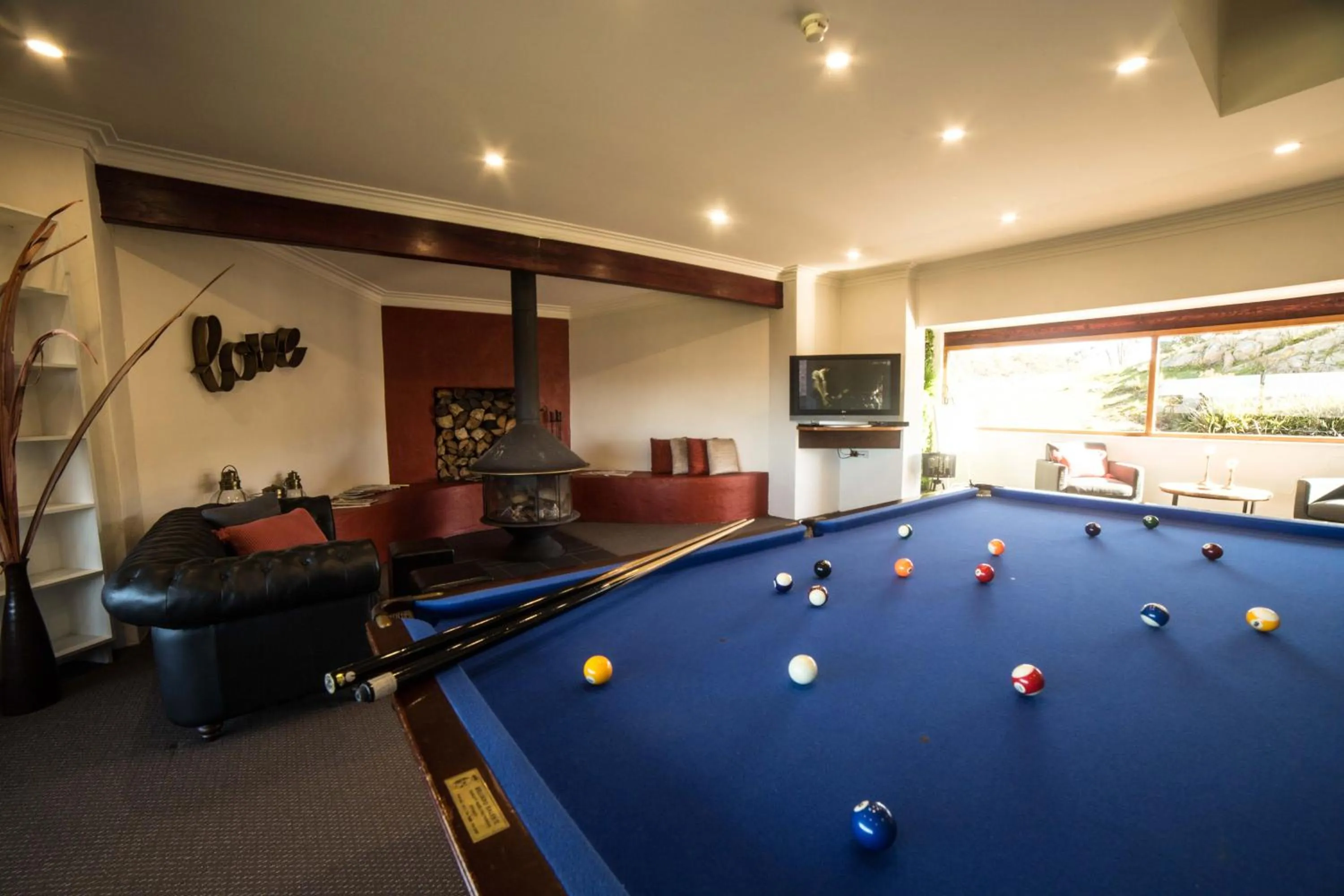 Communal lounge/ TV room in Eagle View Escape