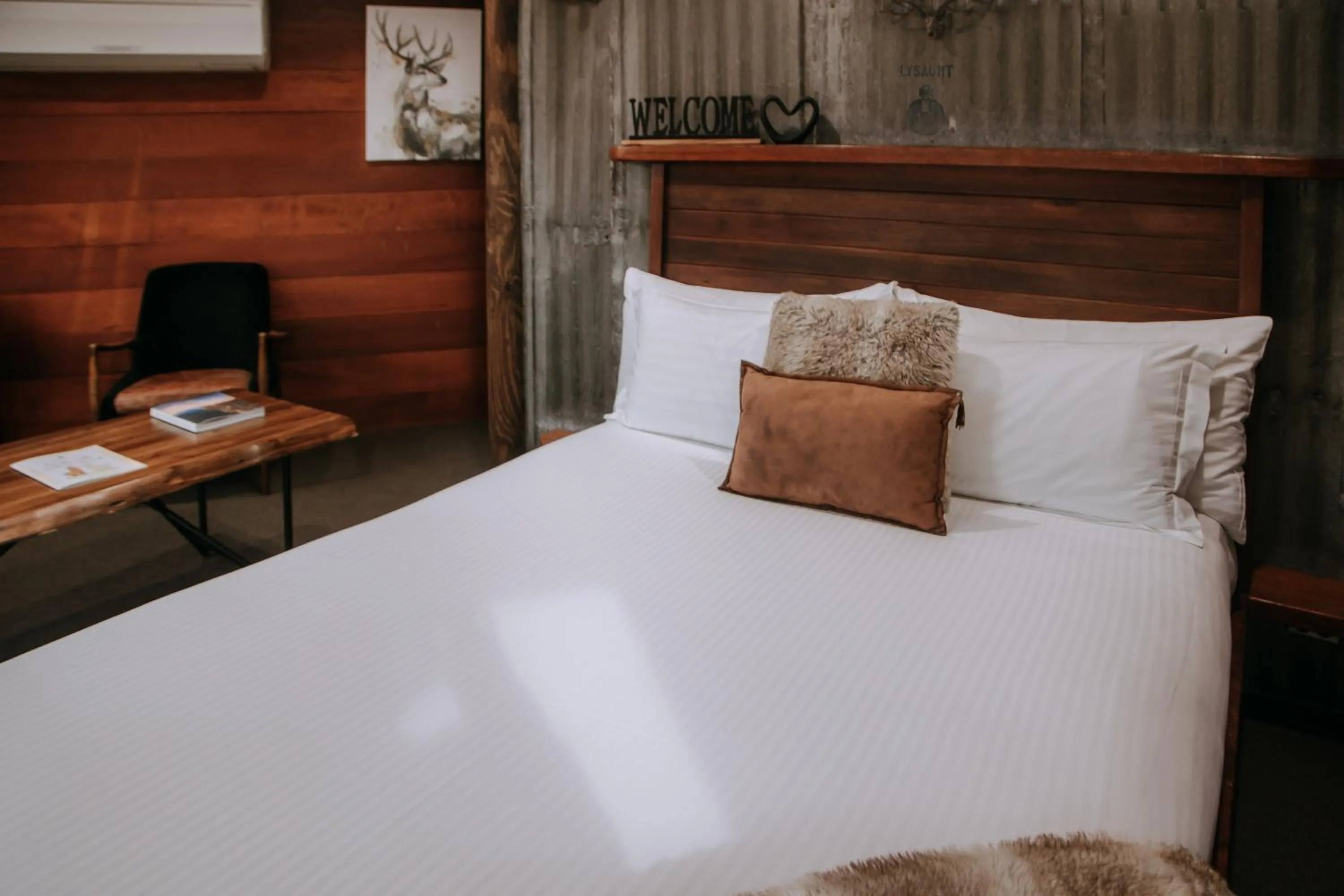 Bed in Eagle View Escape