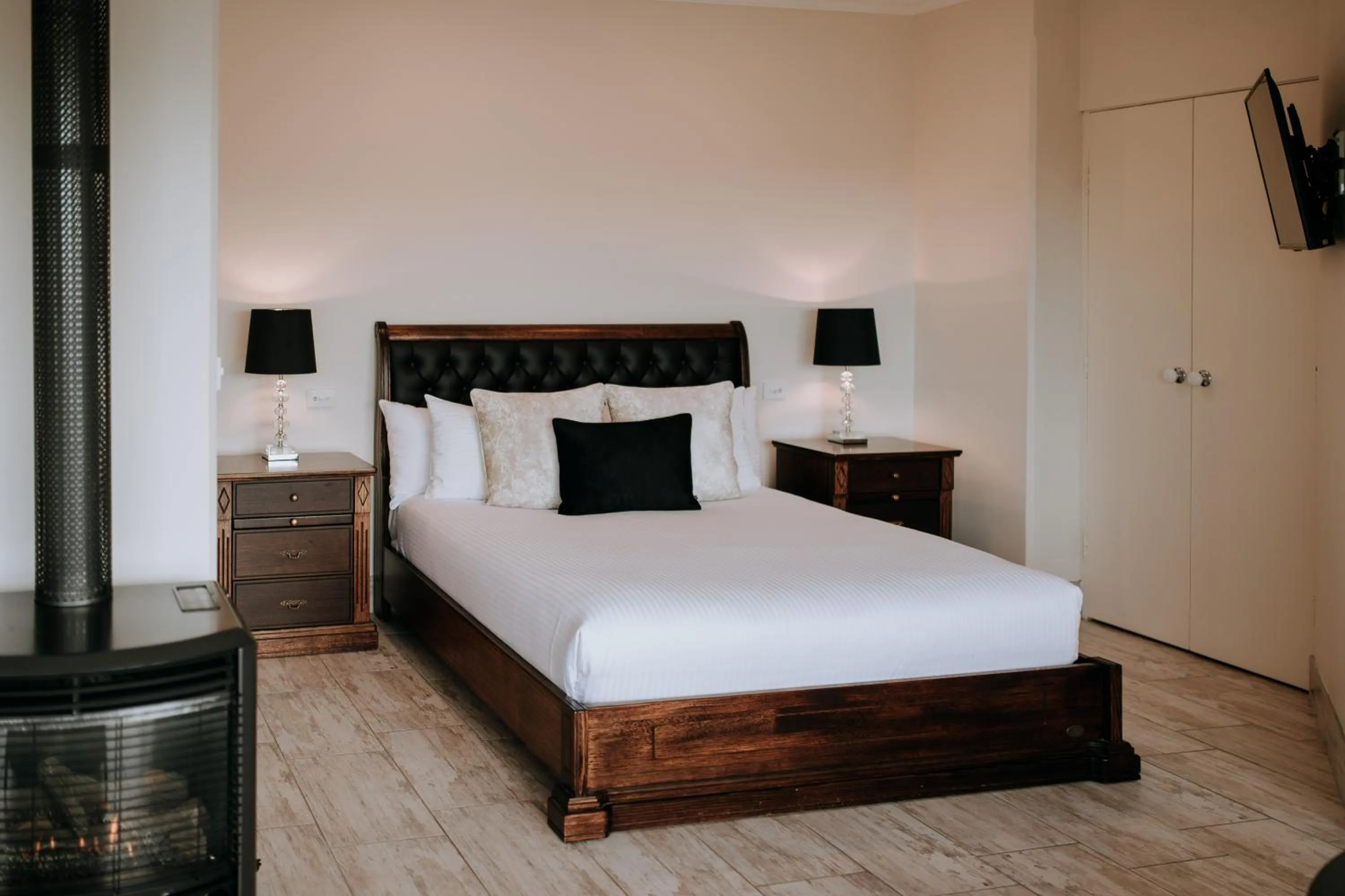 Bedroom, Bed in Eagle View Escape