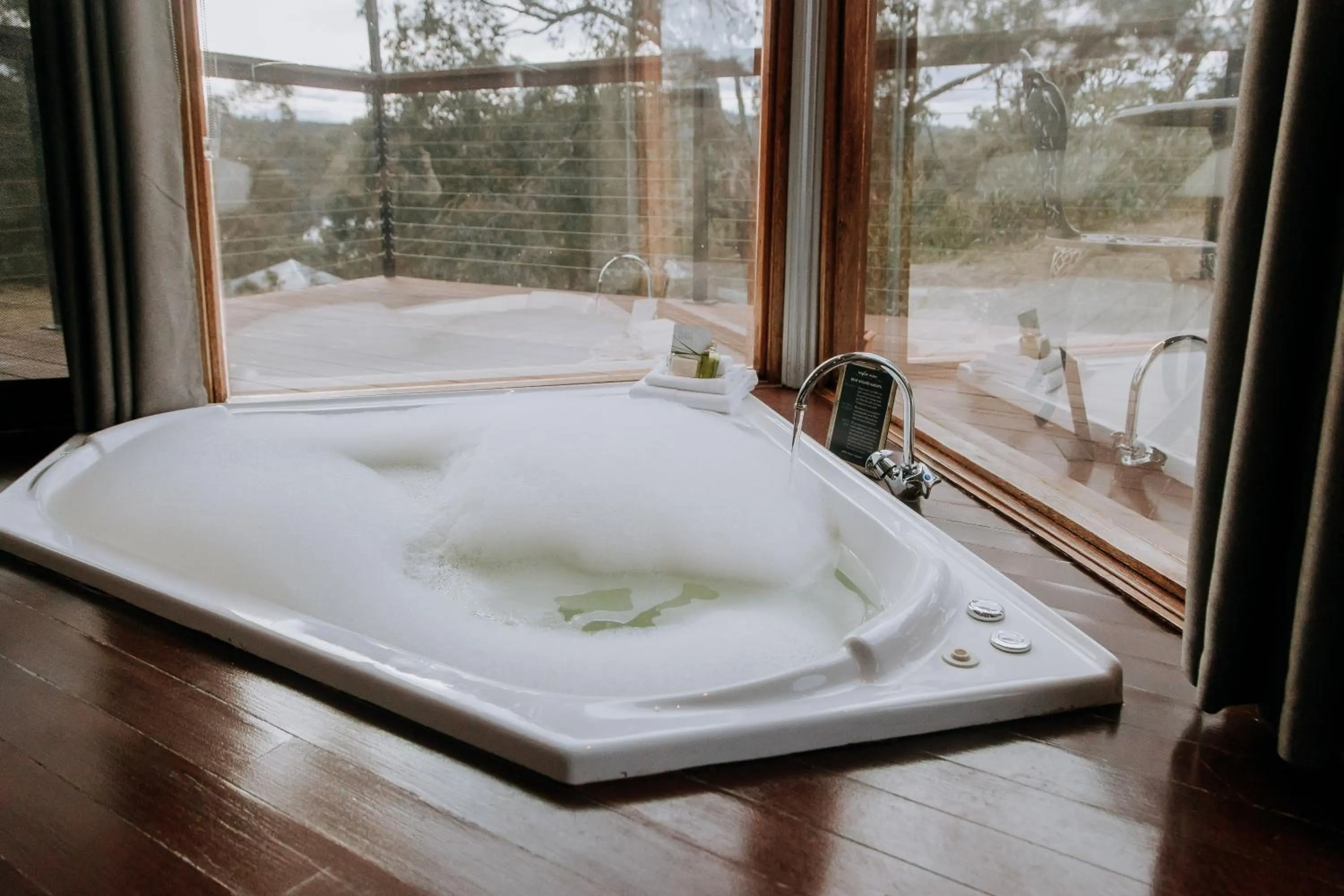 Hot Tub in Eagle View Escape