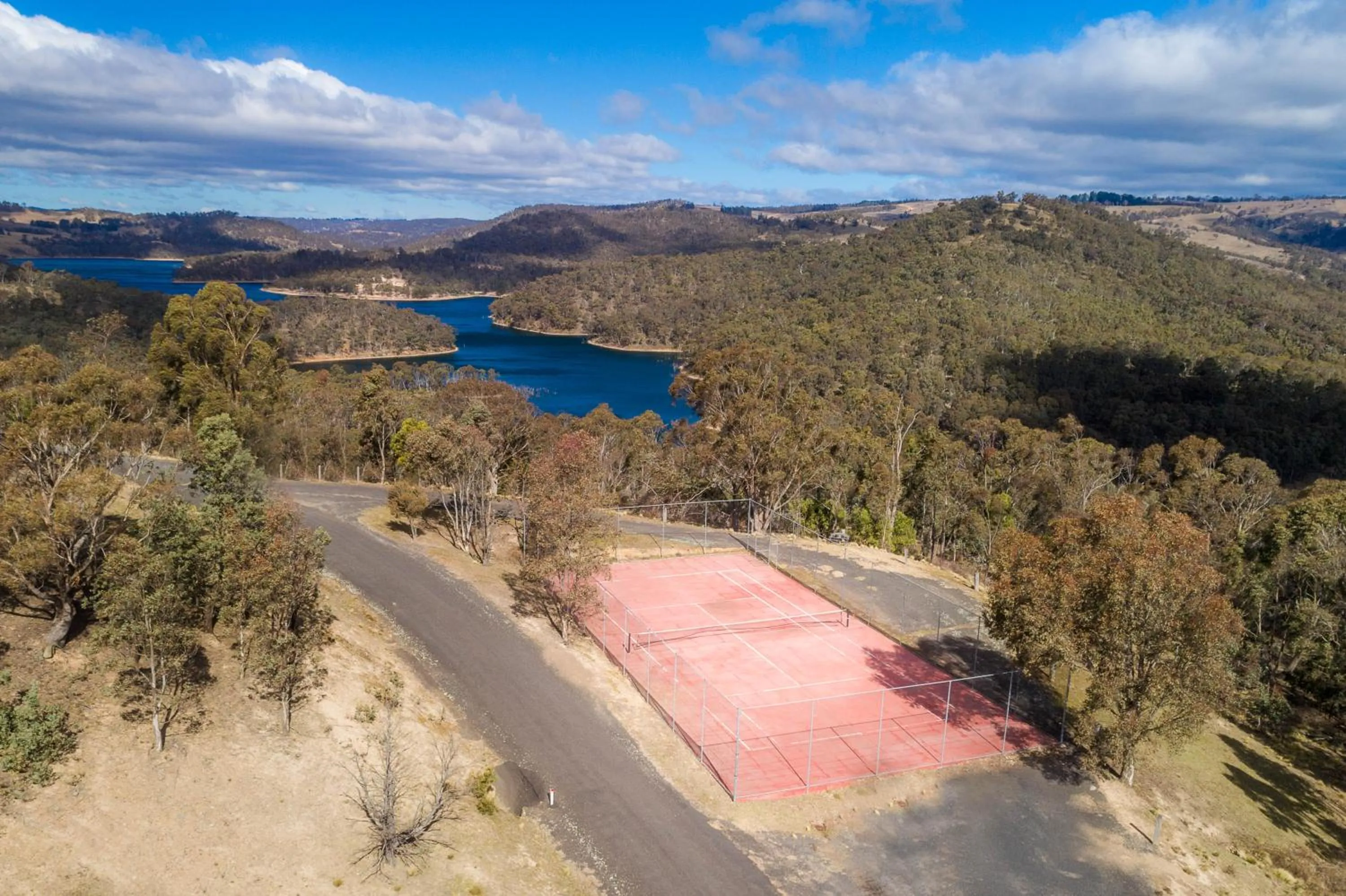 Tennis court in Eagle View Escape
