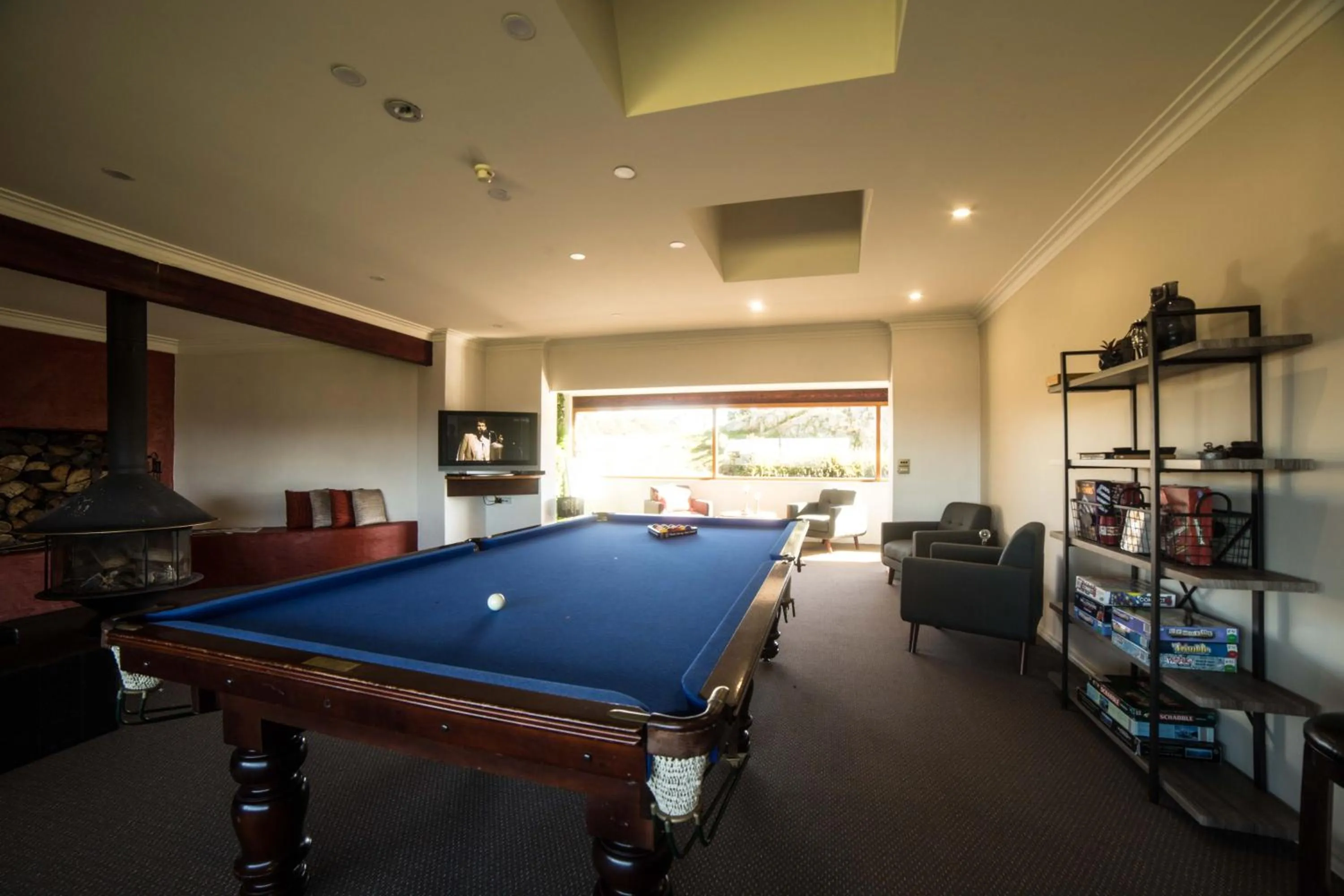 Billiard in Eagle View Escape